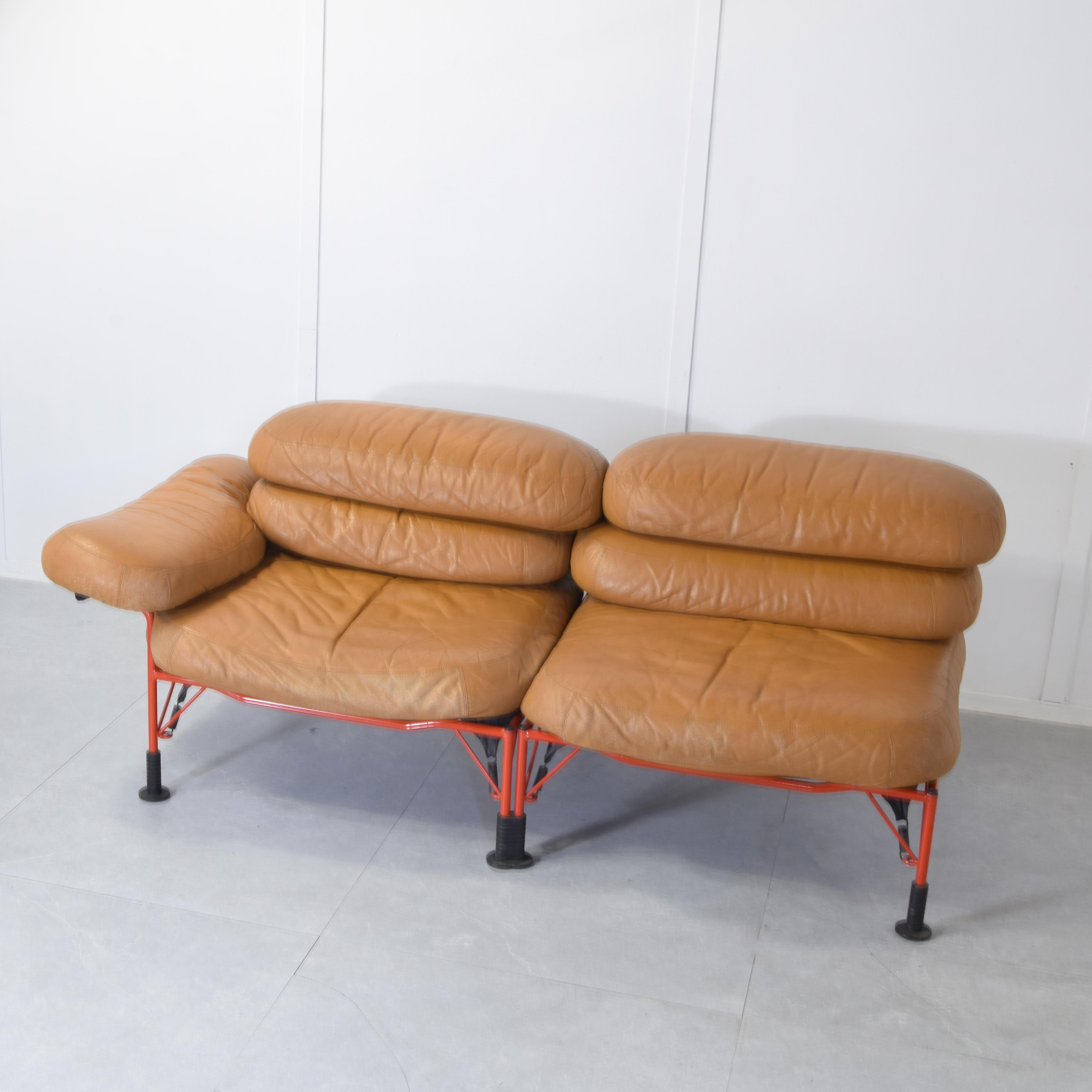 Métal Canapé deux places en cuir italien des années 1970. en vente