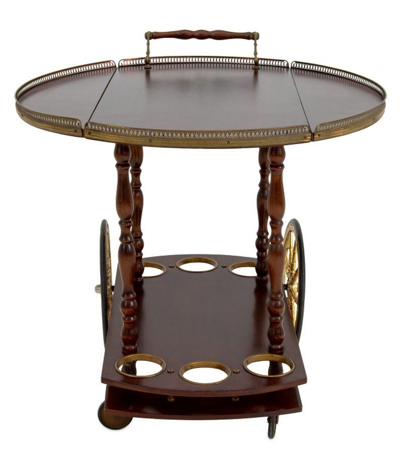 Mid-Century Modern Chariot de bar italien à deux niveaux en acajou et laiton en vente
