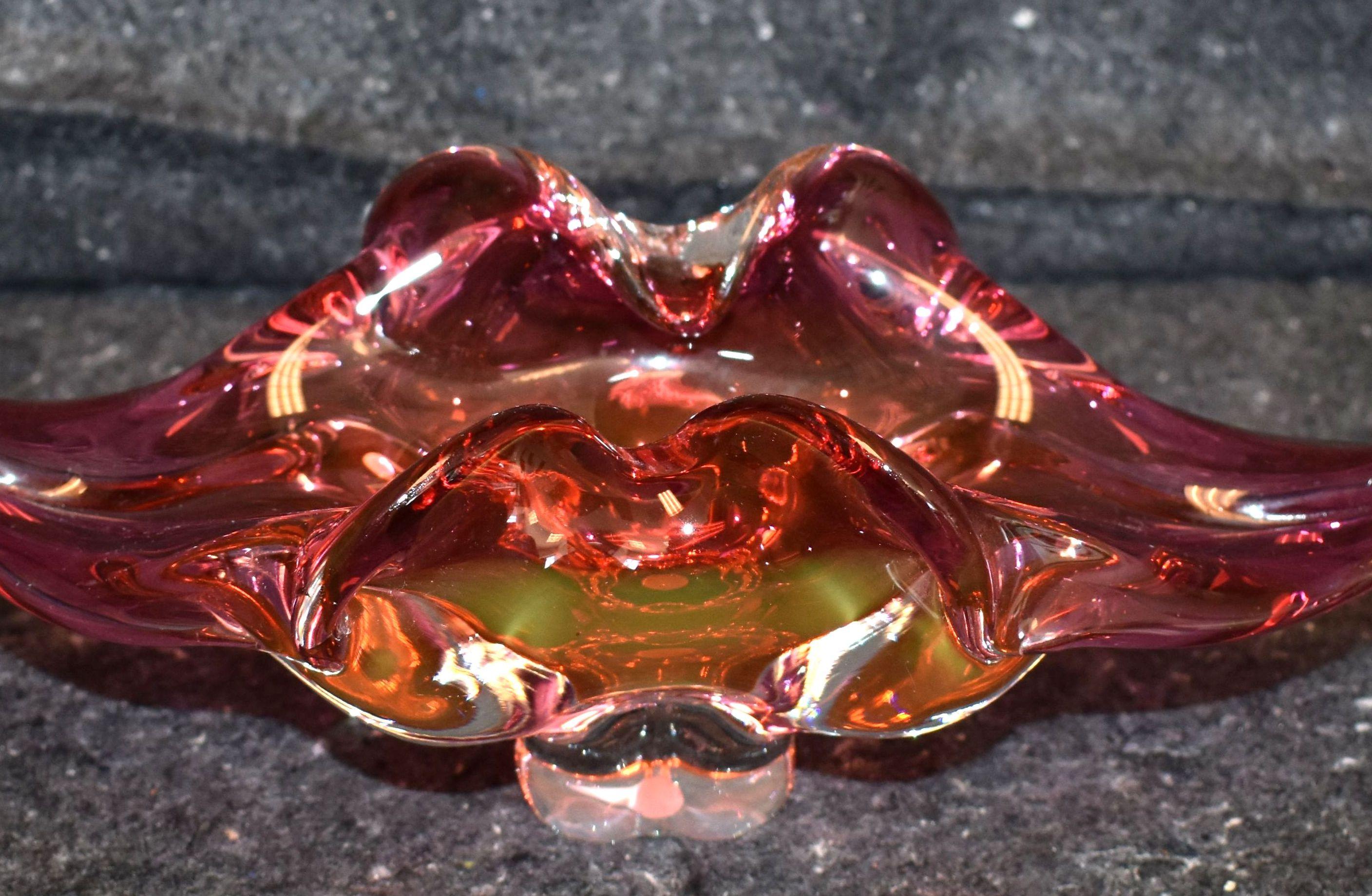1960s Murano pink and clear glass candy bowl or center piece.