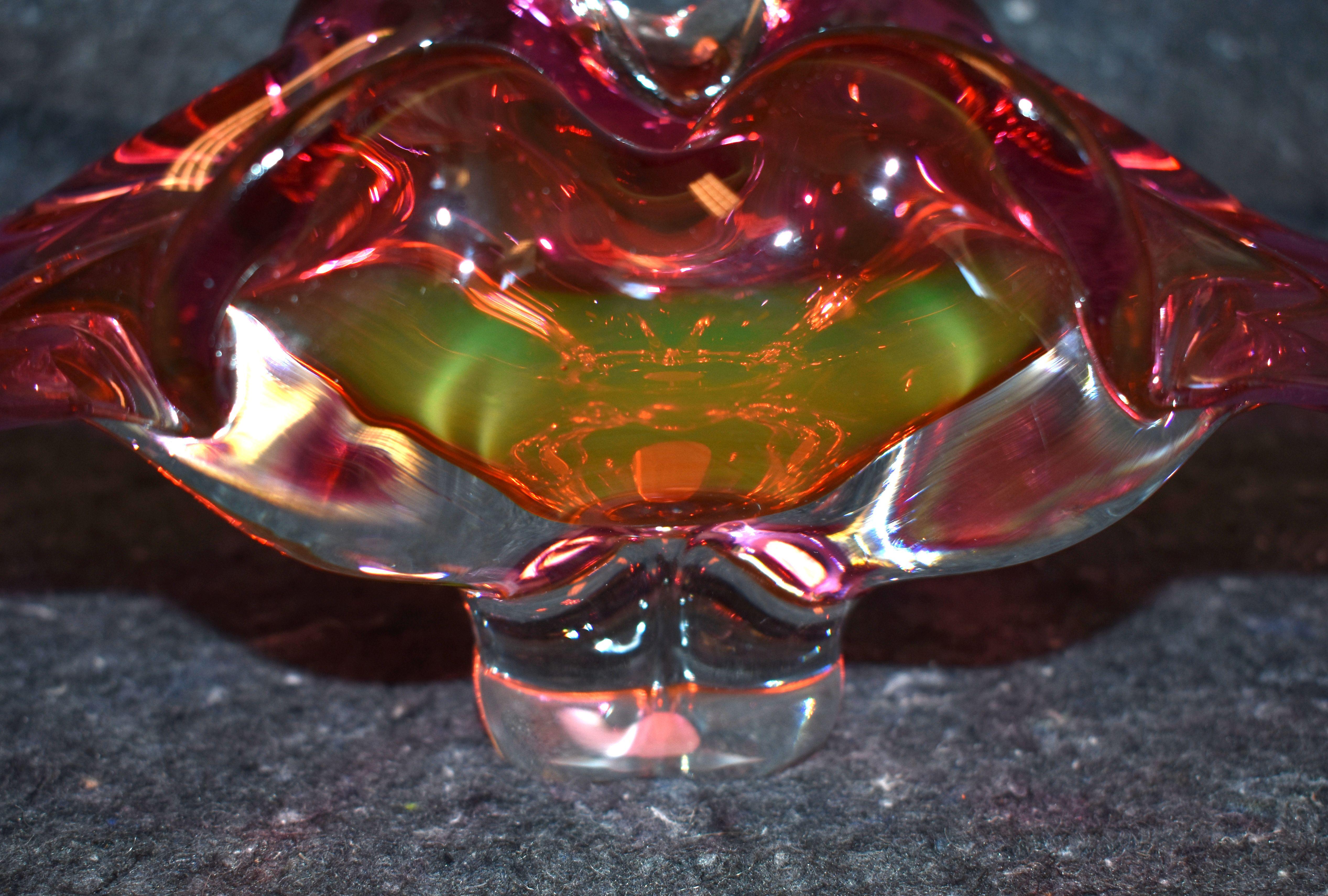 Mid-Century Modern Italian Two-Tone Pink and Clear Murano Glass Bowl