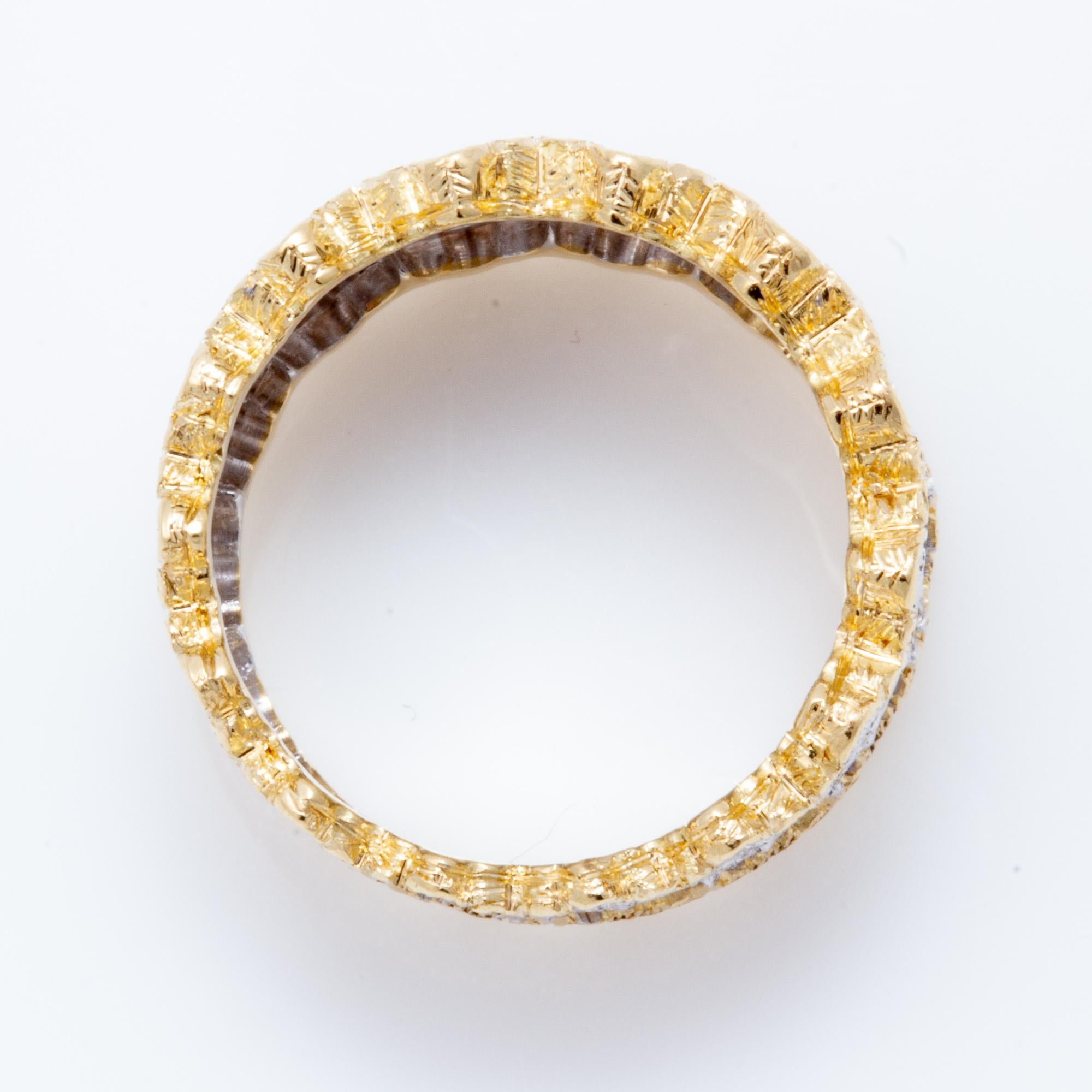 Bague italienne en or bicolore 18 carats avec diamants gravés florentins en vente 4