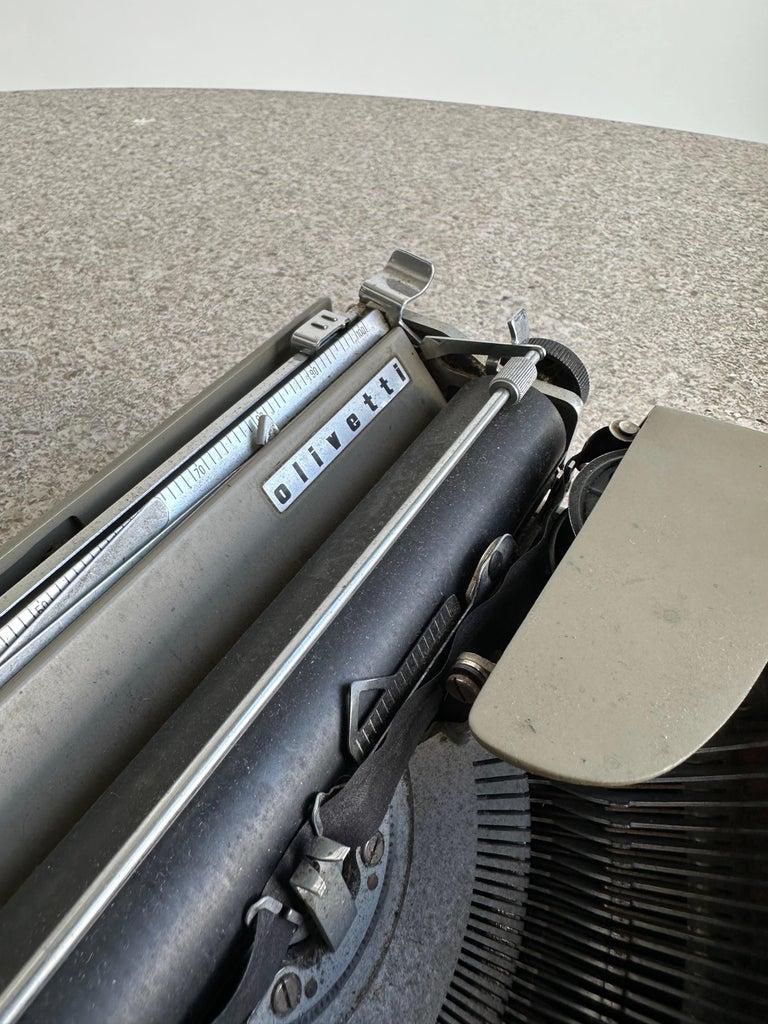 Italienische Schreibmaschine von Marcello Nizzoli für Olivetti, 1950er Jahre (Emailliert) im Angebot