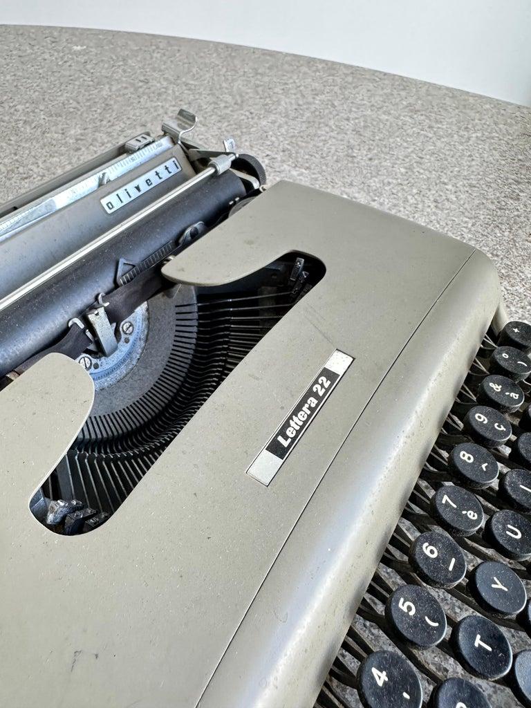 Italienische Schreibmaschine von Marcello Nizzoli für Olivetti, 1950er Jahre (Metall) im Angebot