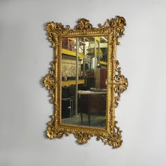 Miroir mural italien de style Ombertine en bois doré, années 1930