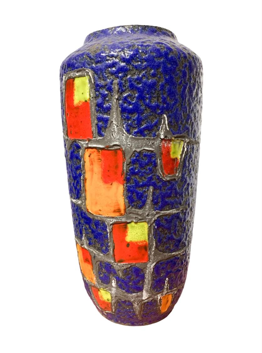 Schirmständer oder Bodenvase aus Albisola-Keramik, handbemalt und hergestellt in den 70er Jahren, in den Farben blau, gelb und orange.

Ø cm 24 h cm 50