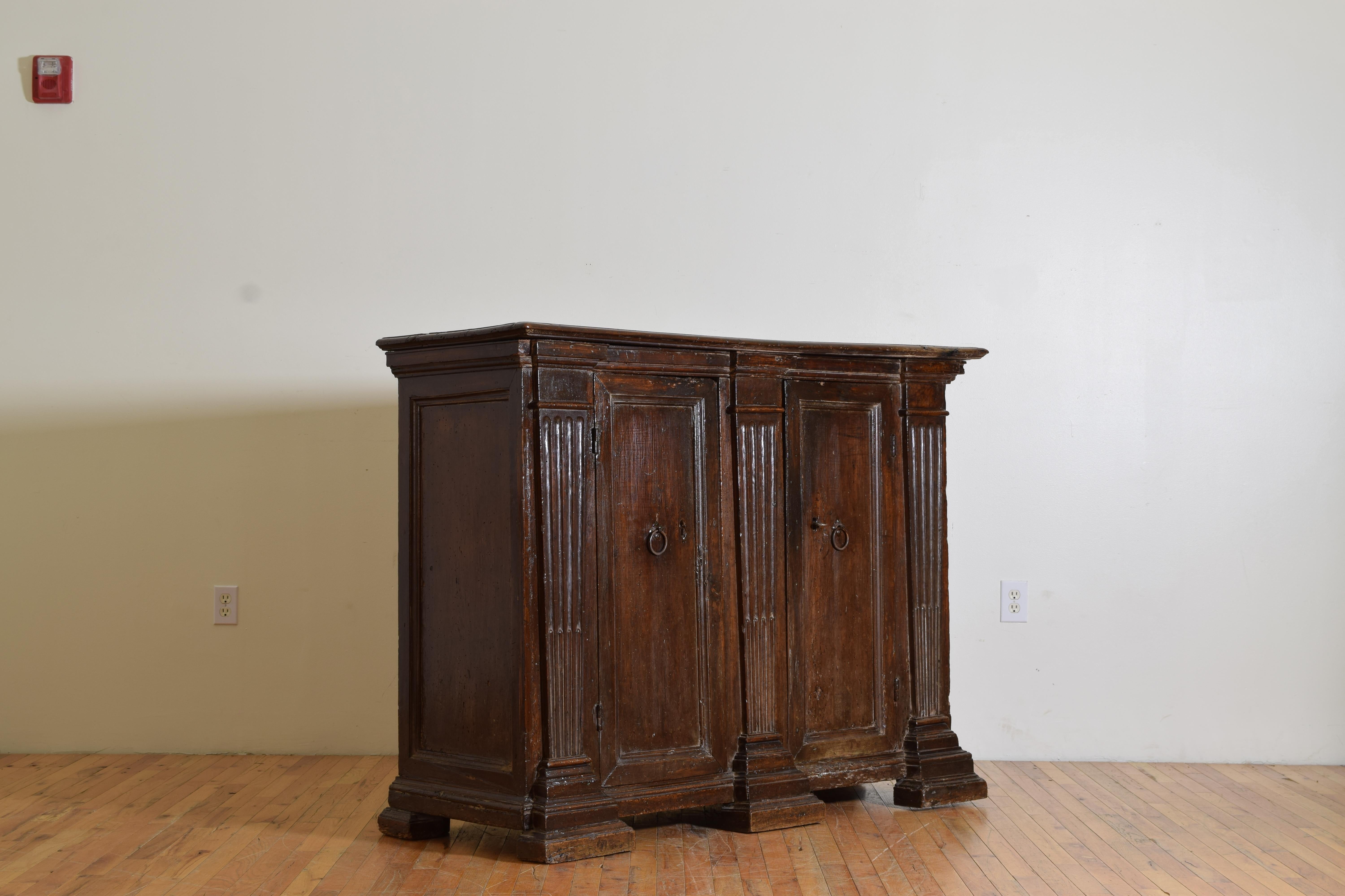18th Century and Earlier Italian, Umbria, Late Renaissance Carved Walnut Credenza, end of 16th century For Sale