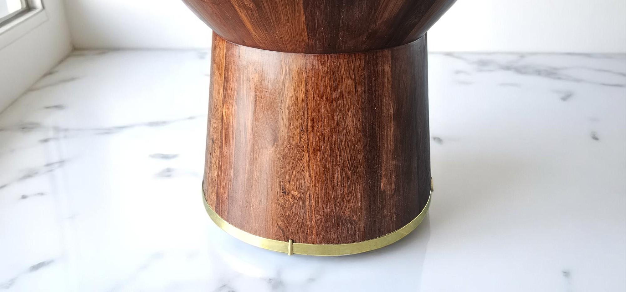 Italienisches Einzelstück eines handgefertigten Esstisches im Angebot 3