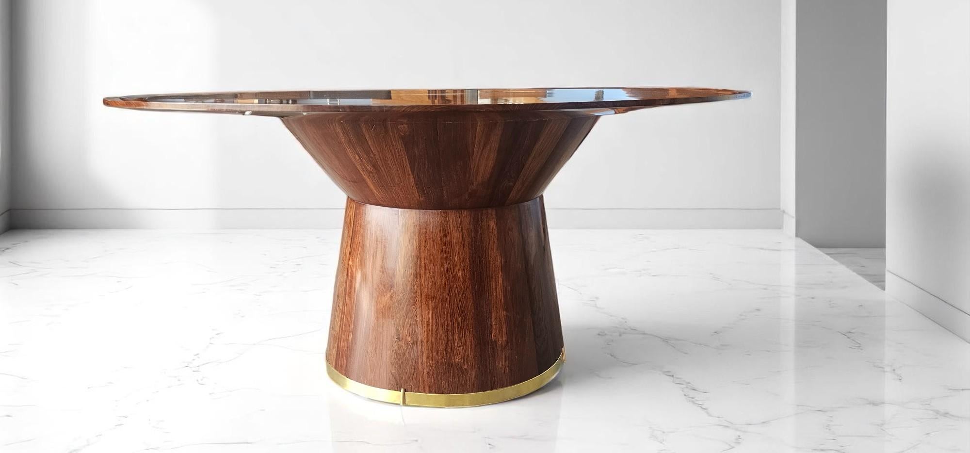 Italienisches Einzelstück eines handgefertigten Esstisches im Angebot 4