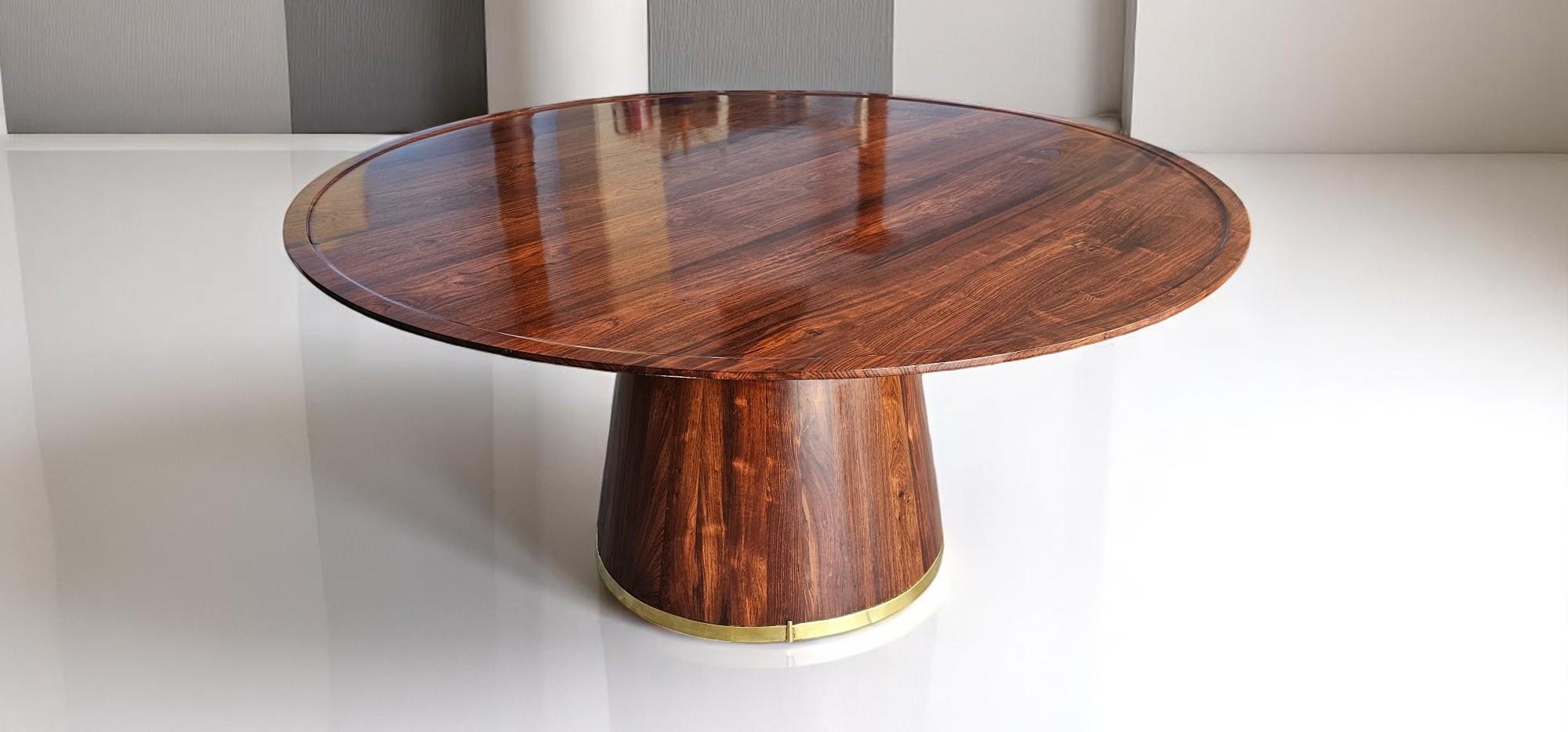 Italienisches Einzelstück eines handgefertigten Esstisches im Angebot 5