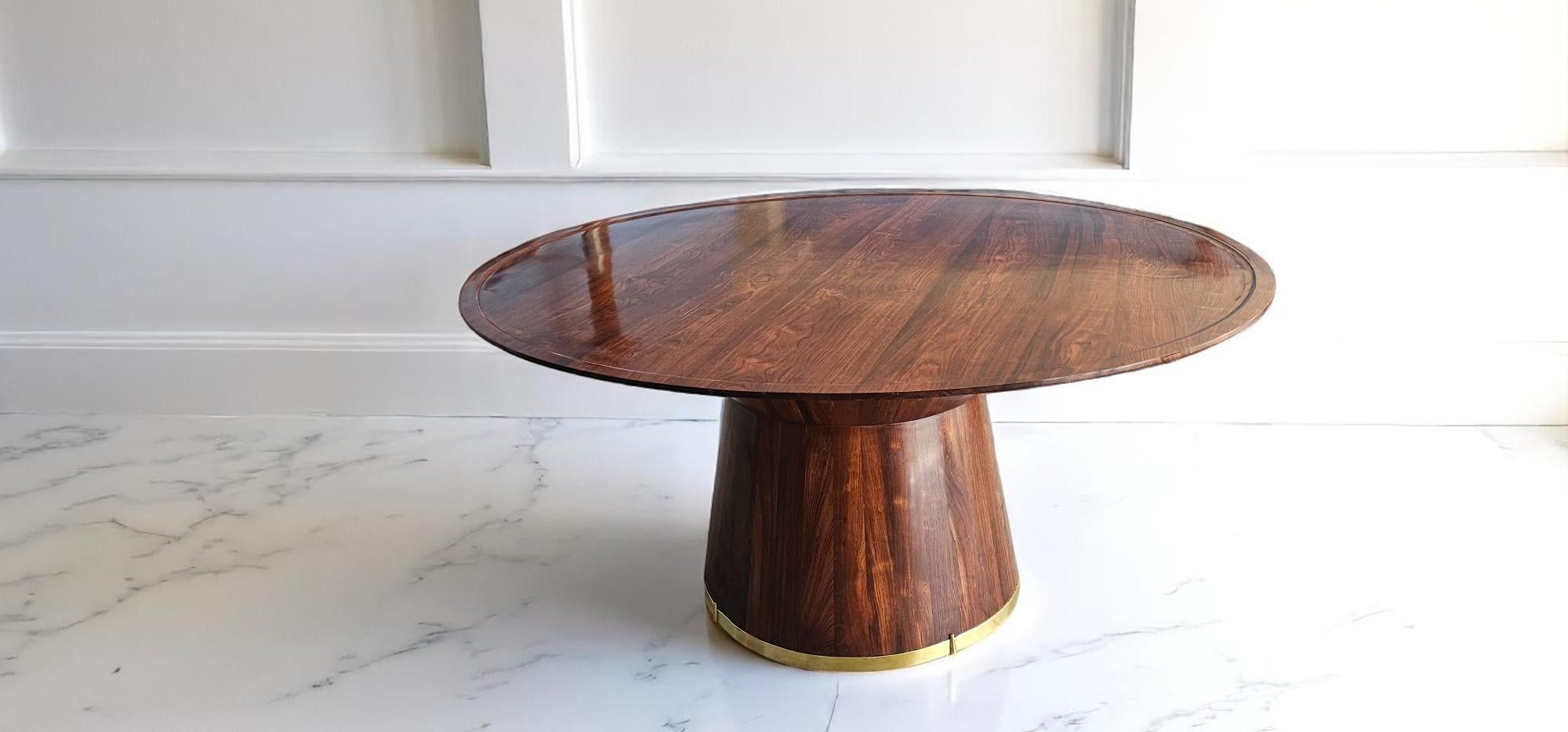 Italienisches Einzelstück eines handgefertigten Esstisches im Angebot 6