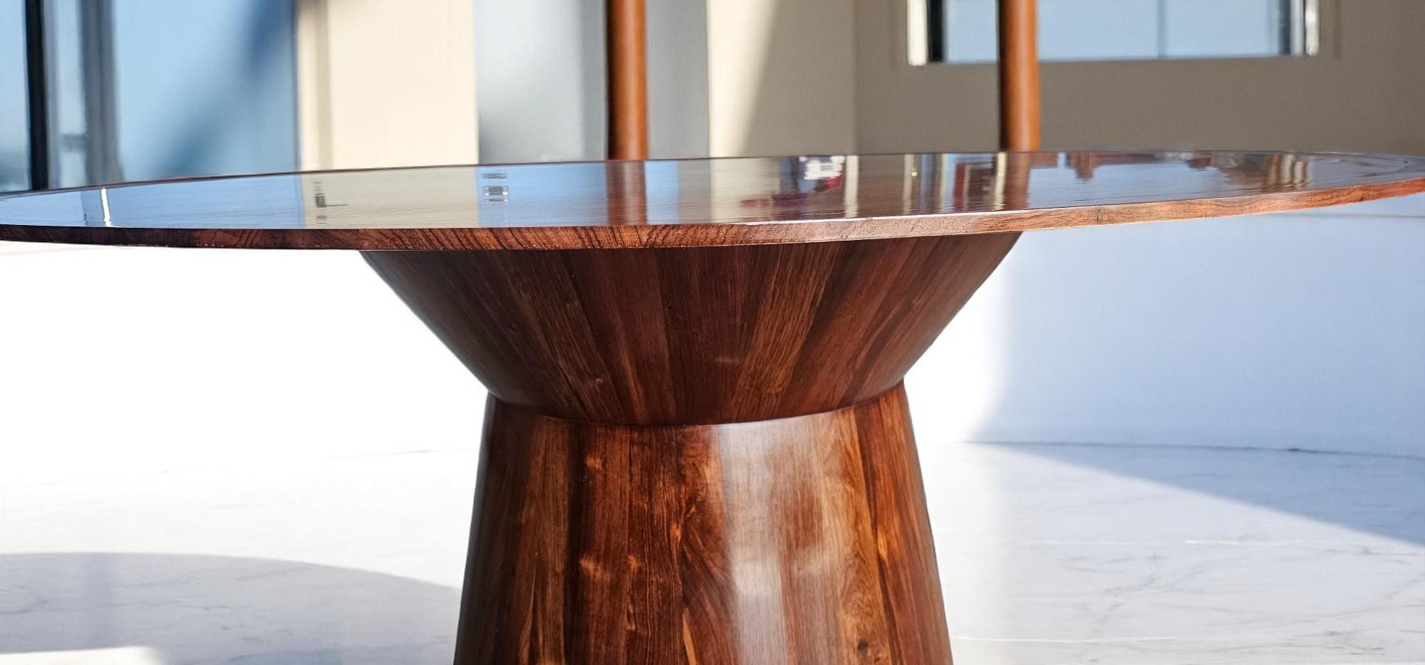 Italienisches Einzelstück eines handgefertigten Esstisches im Angebot 10