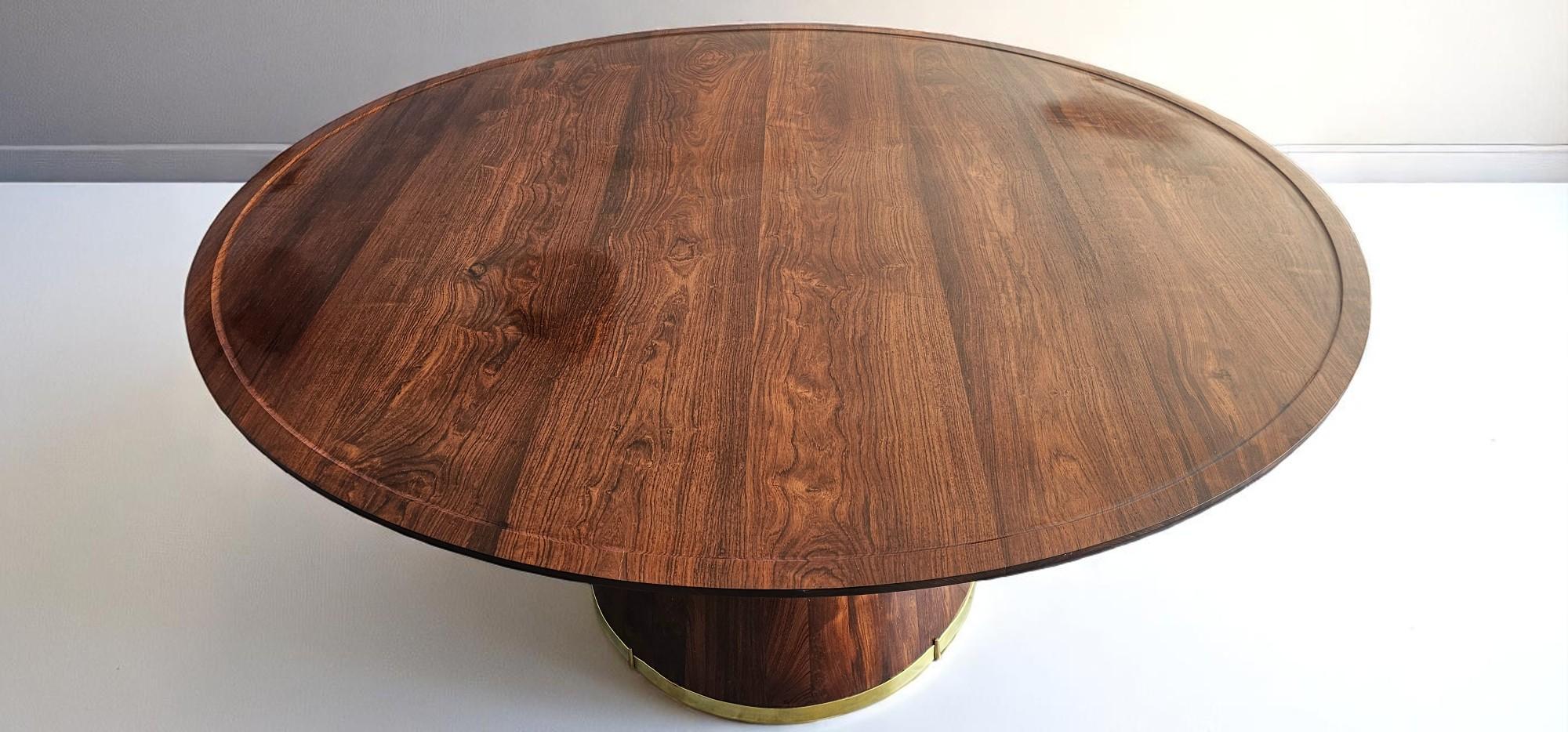 Italienisches Einzelstück eines handgefertigten Esstisches (Moderne) im Angebot