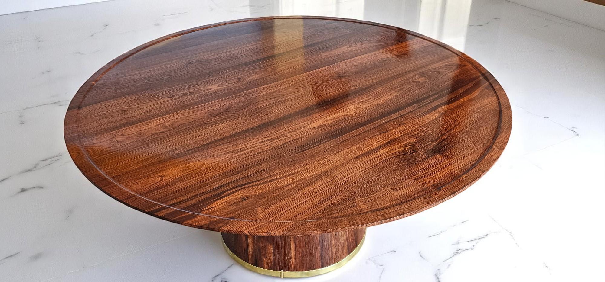 Italienisches Einzelstück eines handgefertigten Esstisches (Handgefertigt) im Angebot