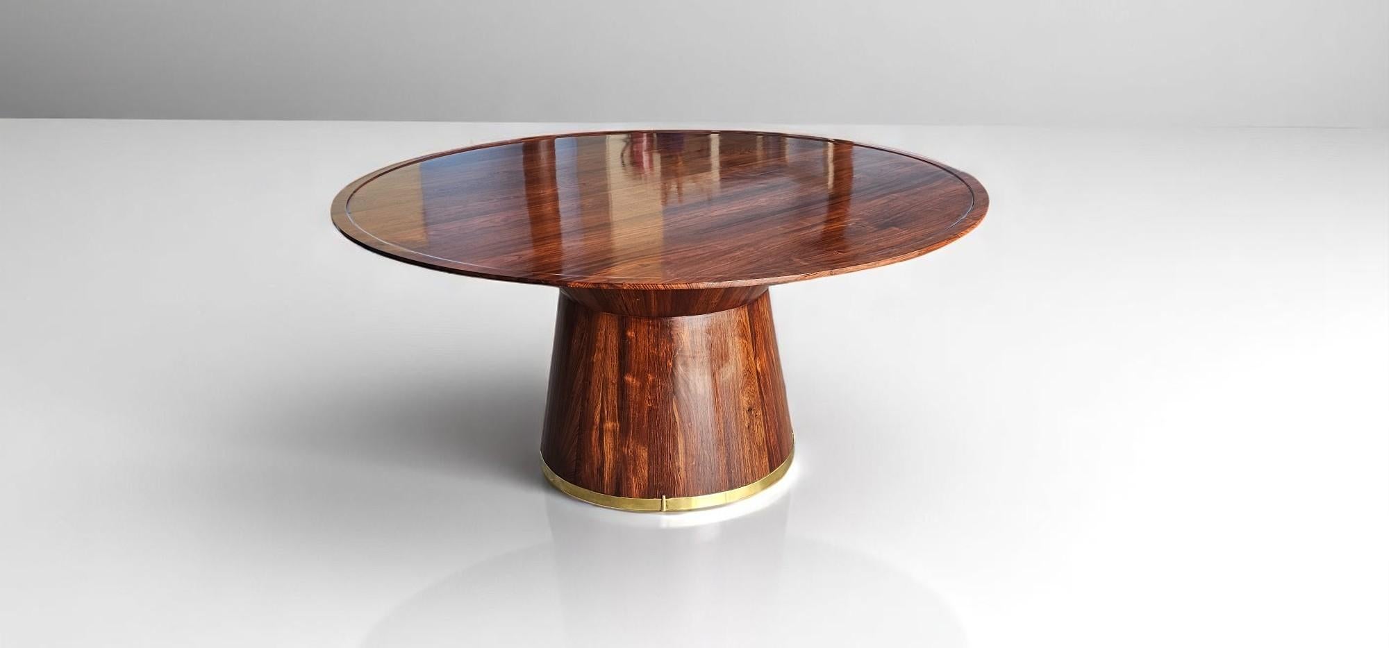 Italienisches Einzelstück eines handgefertigten Esstisches im Angebot 1