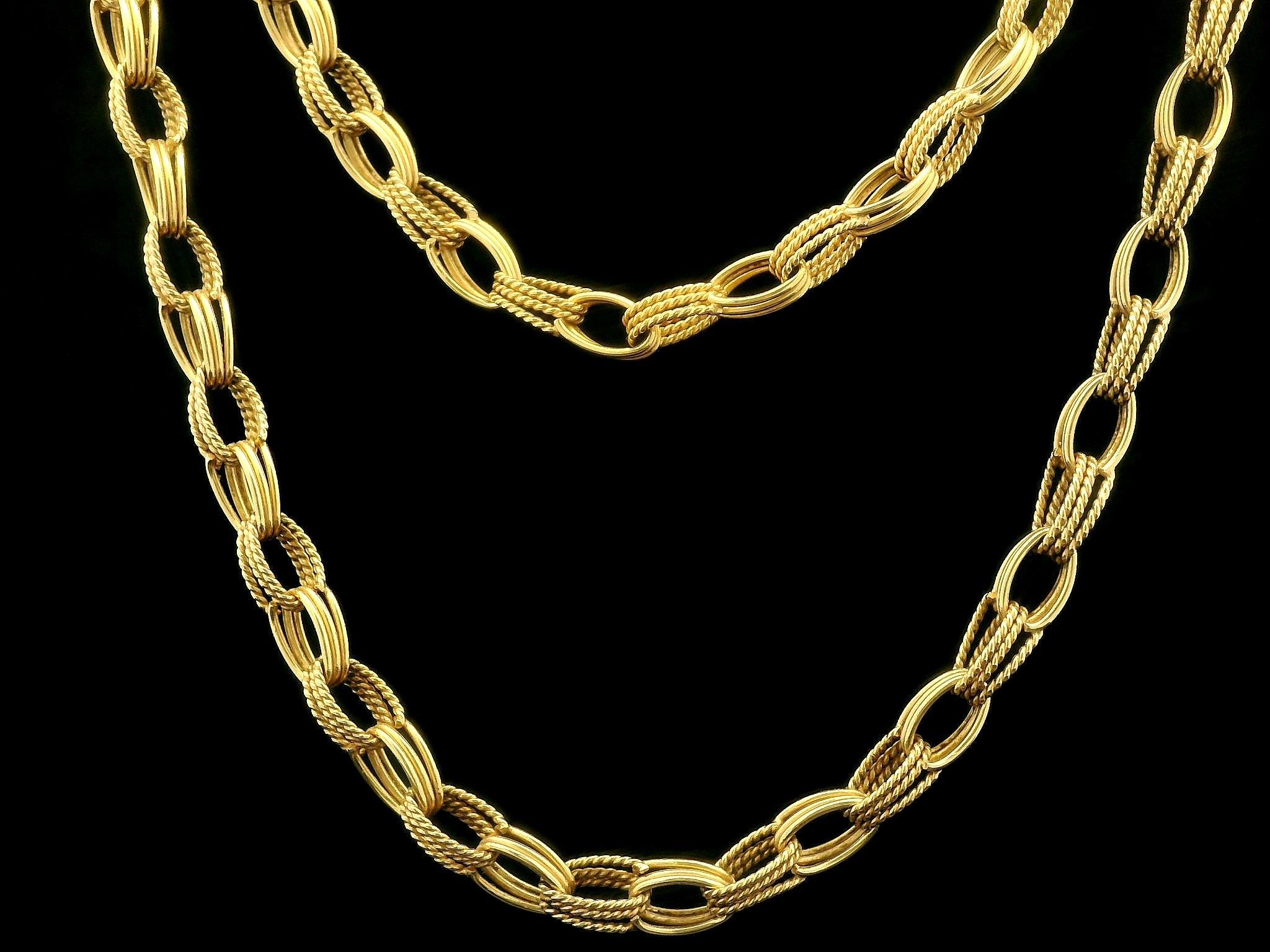 Italienische UNOAERRE 18k Gold poliert verdrehte Draht ineinandergreifende ovale Link Halskette im Angebot 1