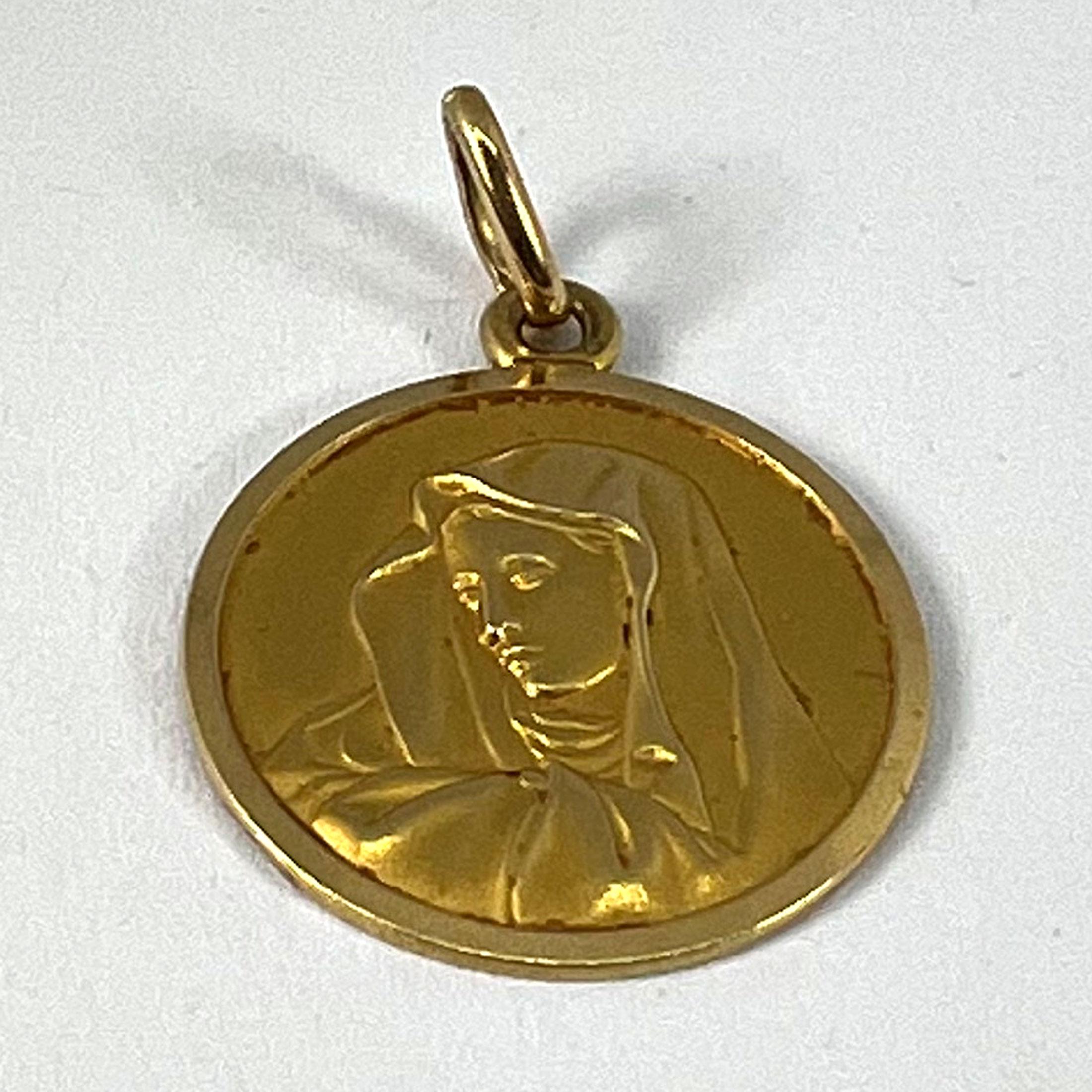 Italian UnoAErre 18K Yellow Gold Virgin Mary Medal Pendant For Sale 9