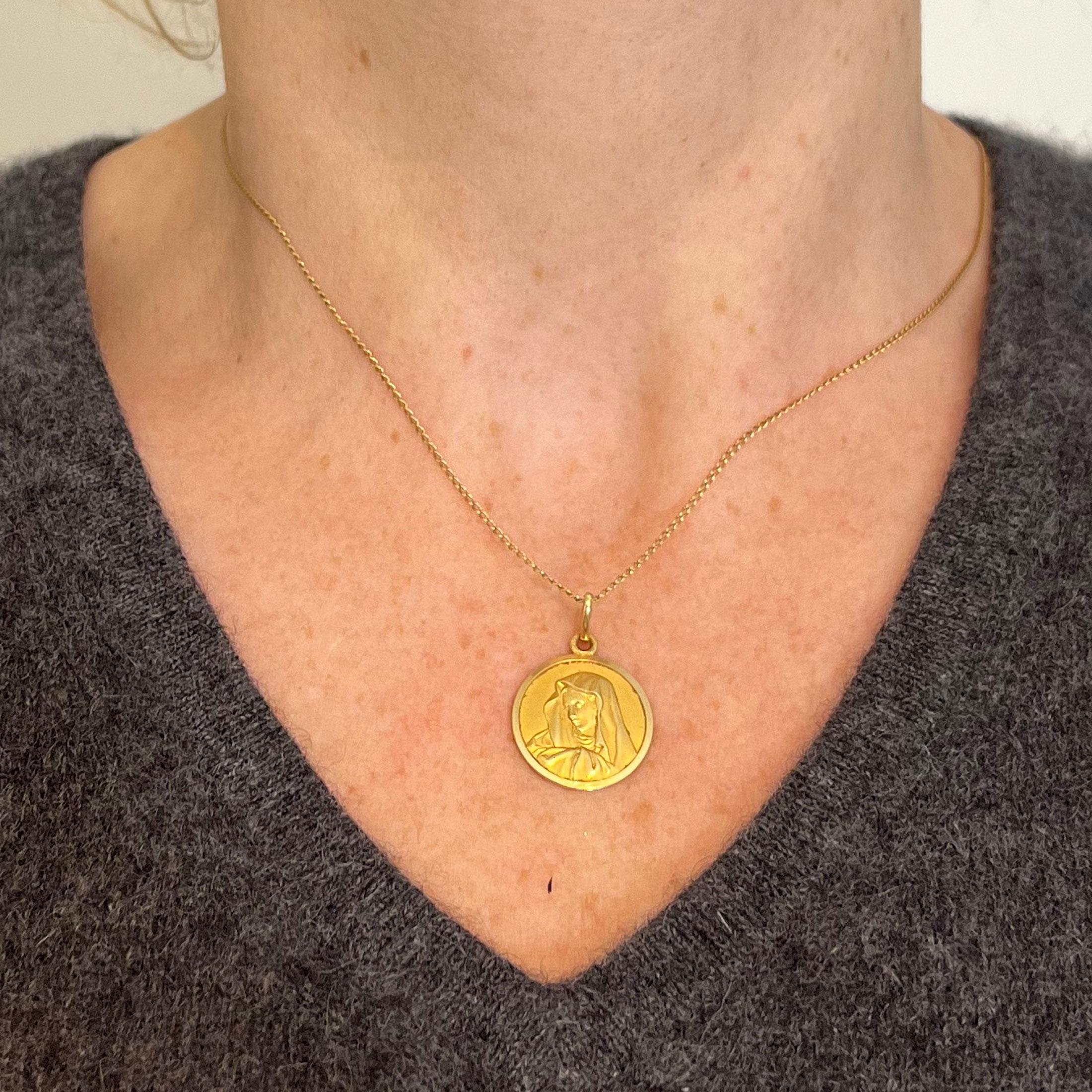 Women's Italian UnoAErre 18K Yellow Gold Virgin Mary Medal Pendant For Sale
