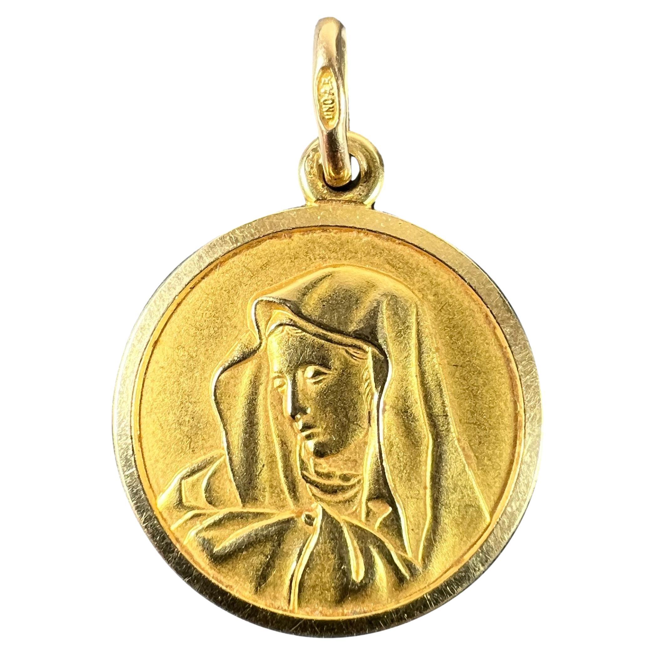 Italian UnoAErre 18K Yellow Gold Virgin Mary Medal Pendant