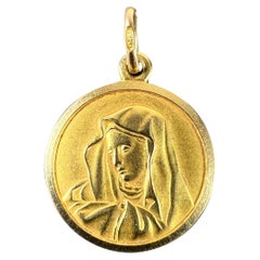 Italian UnoAErre 18K Yellow Gold Virgin Mary Medal Pendant
