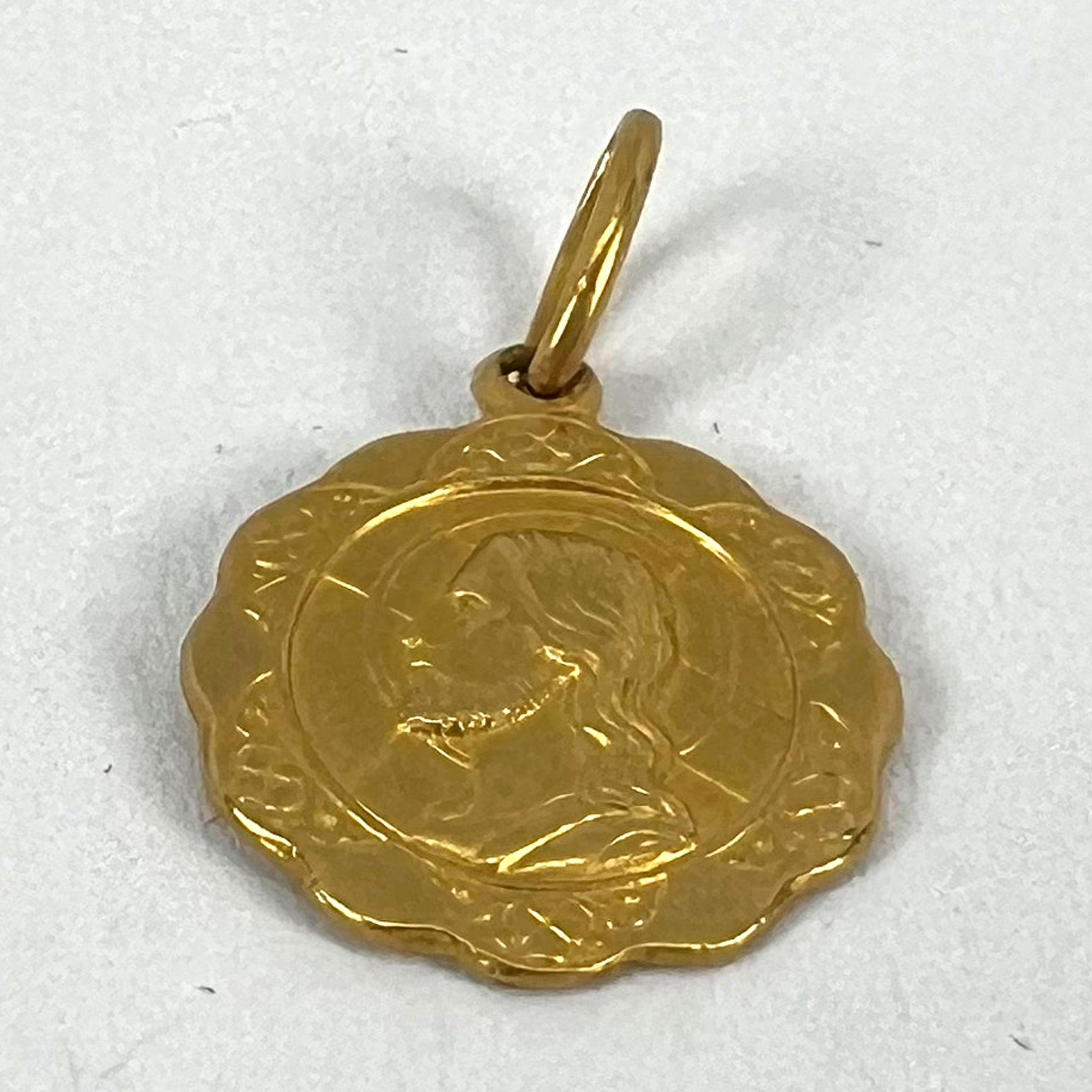 Italian UnoAErre Dio Ti Protegga God Protect You 18K Yellow Gold Charm Pendant in vendita 9