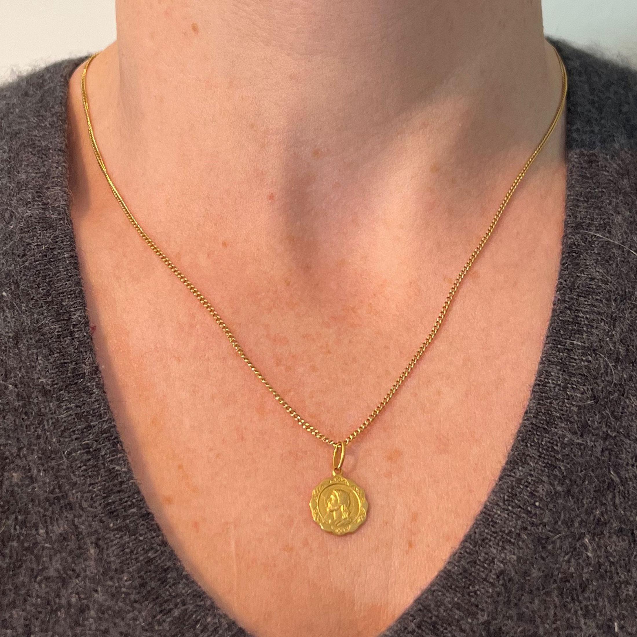 da uomo o donna Italian UnoAErre Dio Ti Protegga God Protect You 18K Yellow Gold Charm Pendant in vendita