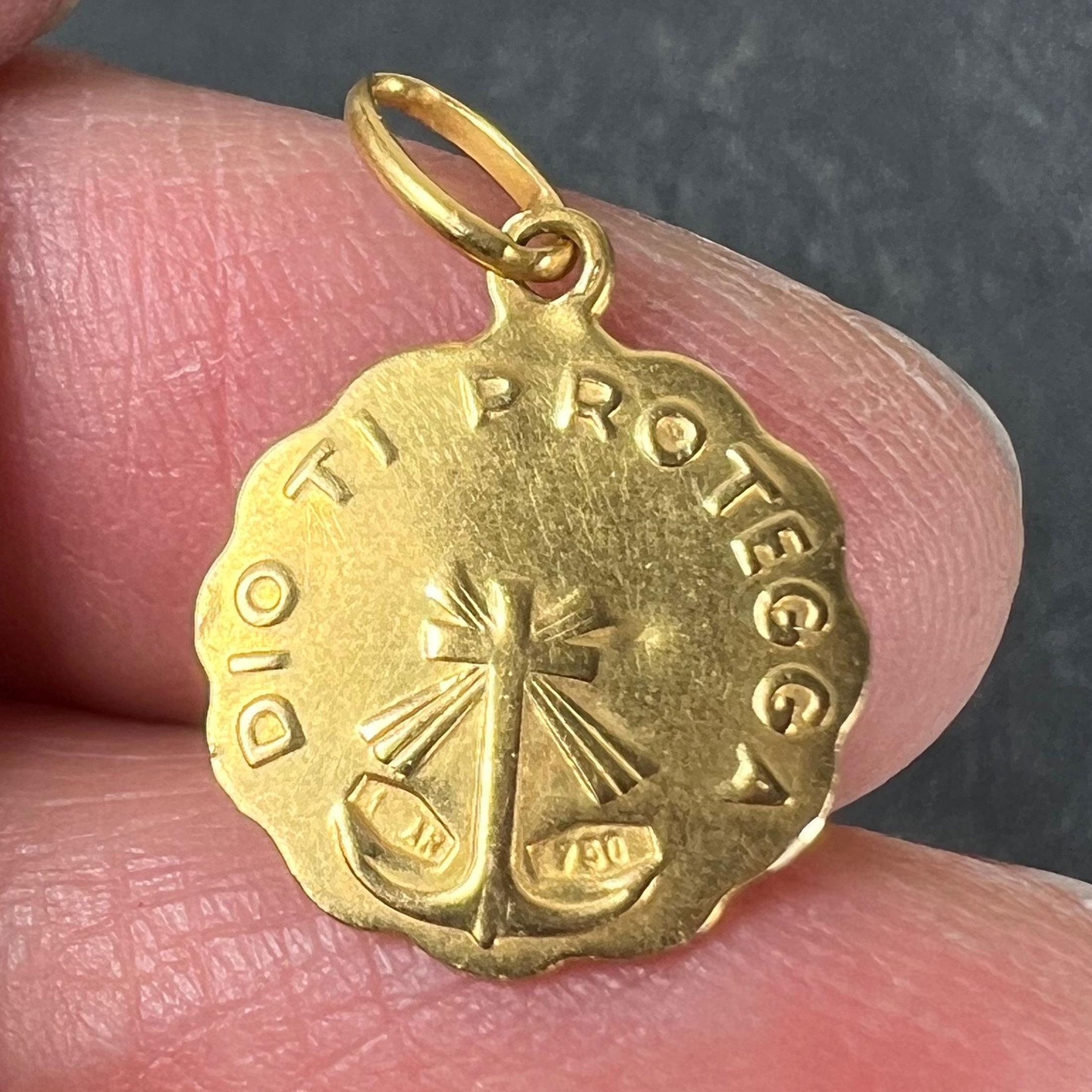 Italian UnoAErre Dio Ti Protegga God Protect You 18K Yellow Gold Charm Pendant in vendita 4