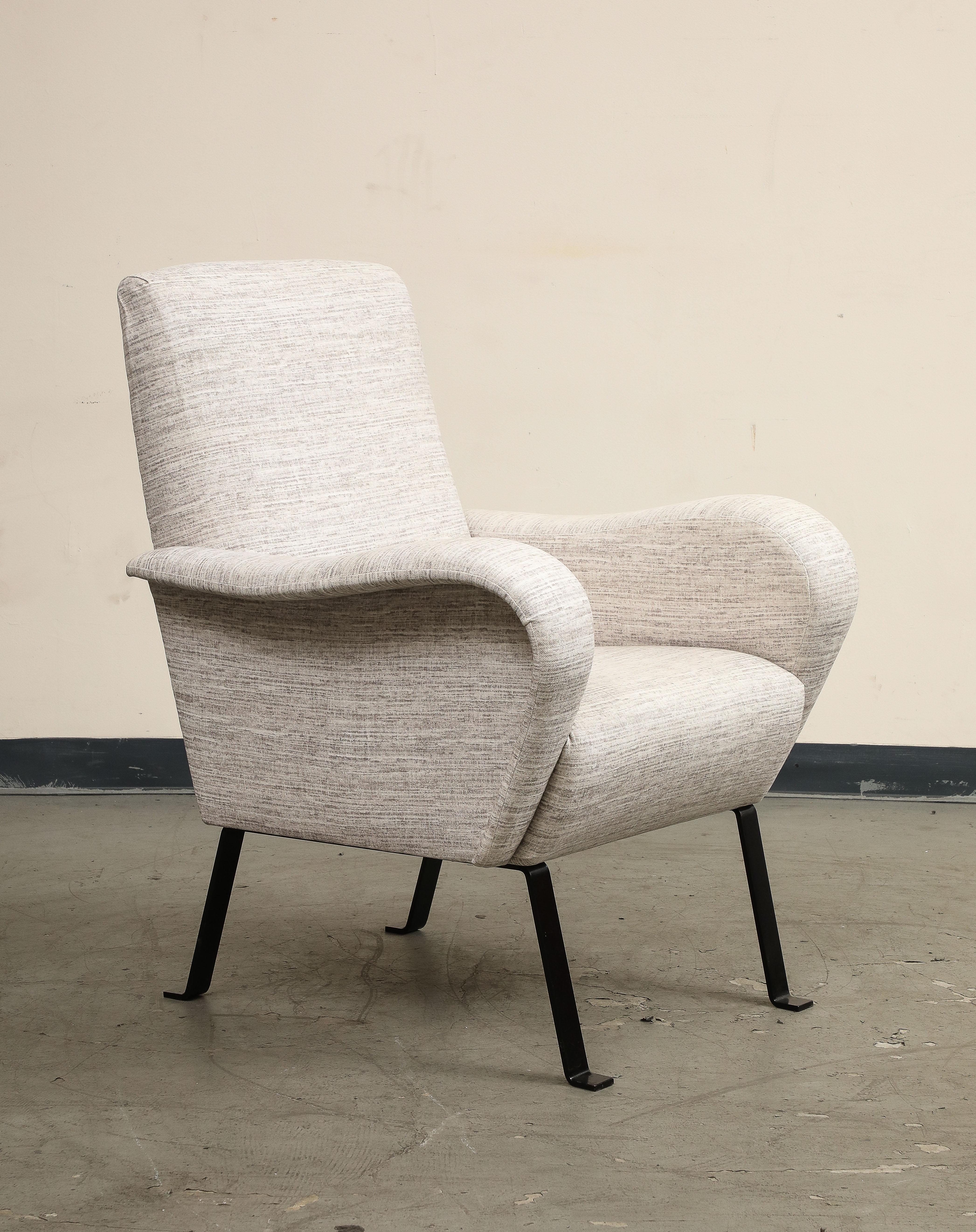 Mid-Century Modern Italian Upholstered Lounge Chair by Luigi Caccia Dominioni For Sale