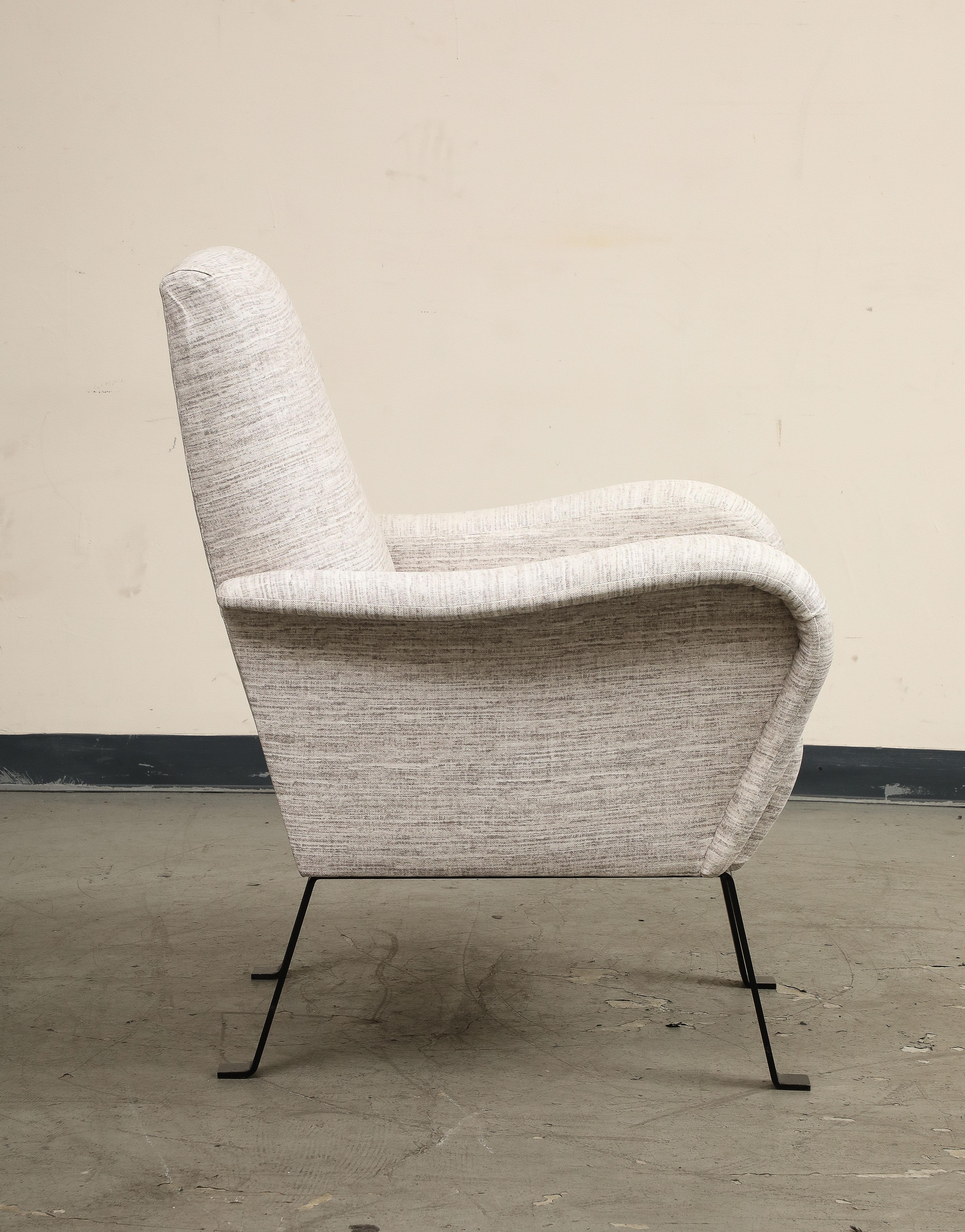 Italian Upholstered Lounge Chair by Luigi Caccia Dominioni In Good Condition For Sale In Chicago, IL