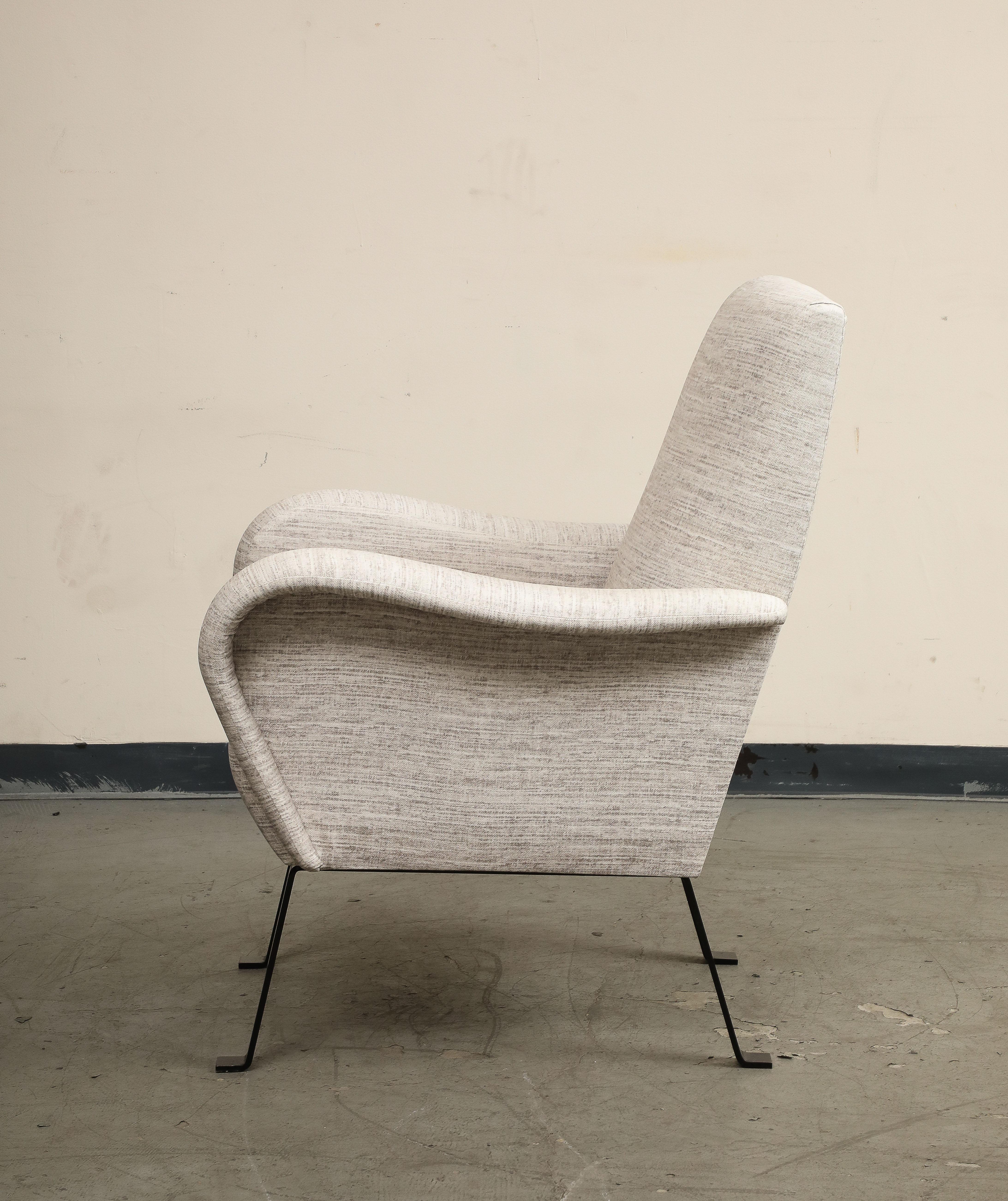Italian Upholstered Lounge Chair by Luigi Caccia Dominioni For Sale 2