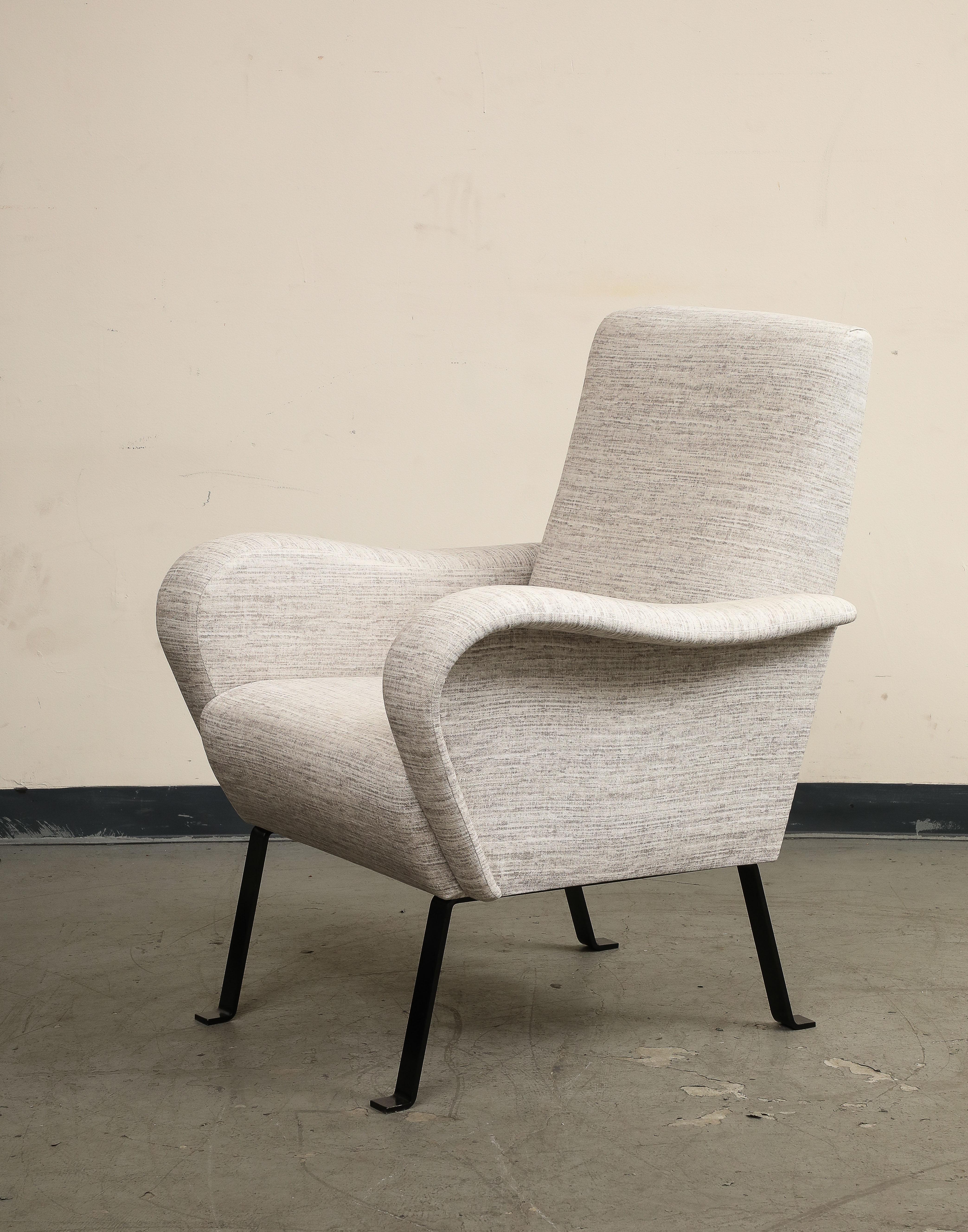 Italian Upholstered Lounge Chair by Luigi Caccia Dominioni For Sale 3