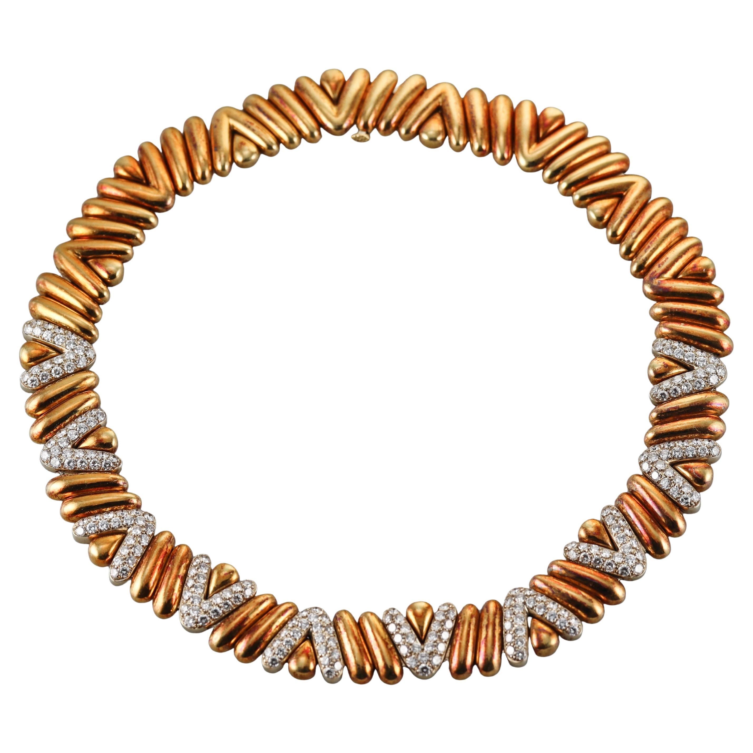 Italienische Diamant-Halskette mit V-Motiv aus Gelbgold