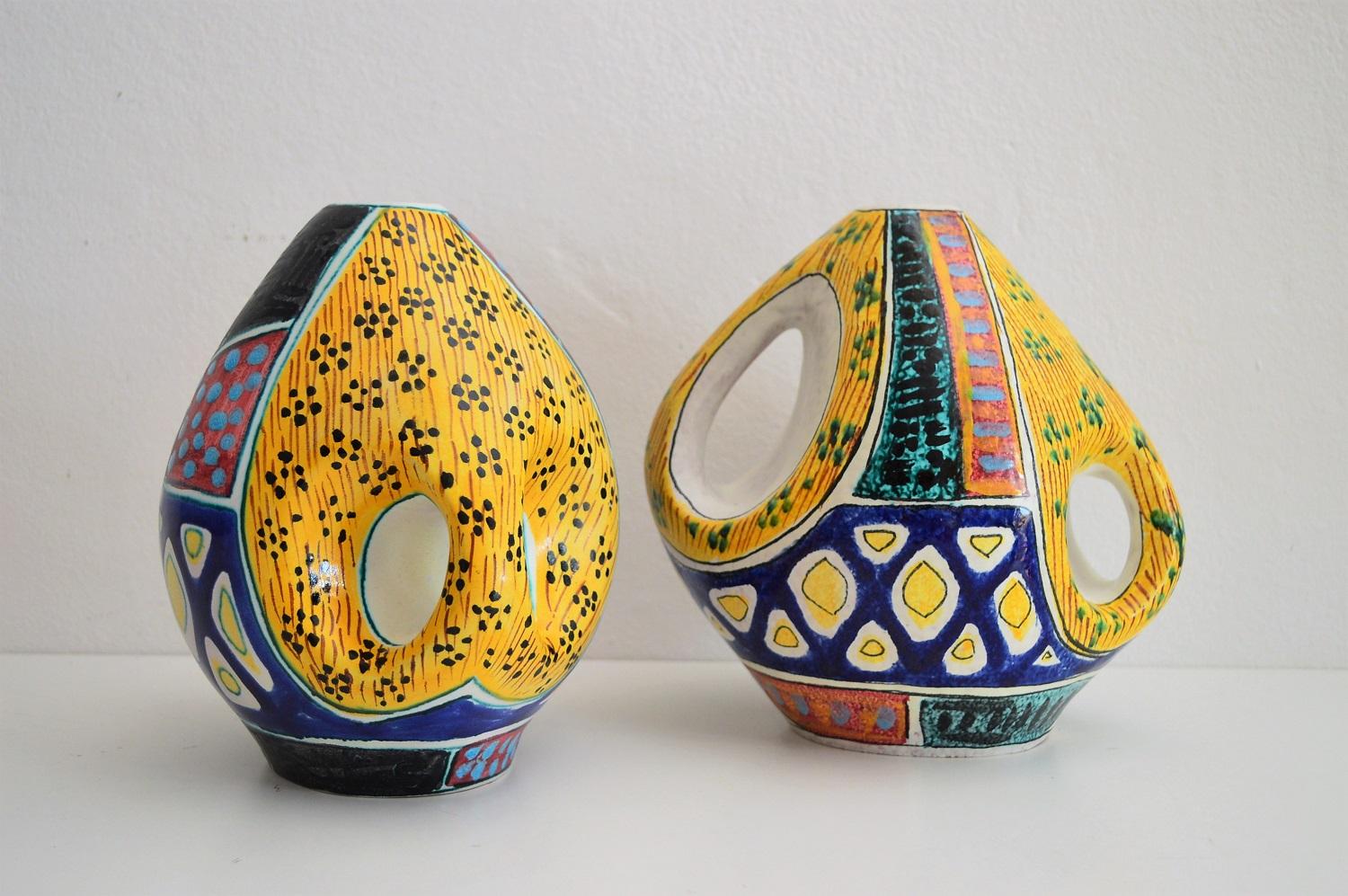 Beautiful set of two colorful pieces ceramic vases or vessels with typical pattern from the midcentury, approximate 1950-1960.
Made in Northern Italy by Valceresio Ceramic near Ceresio lake, a company which do not exist nowadays.
Both vases are