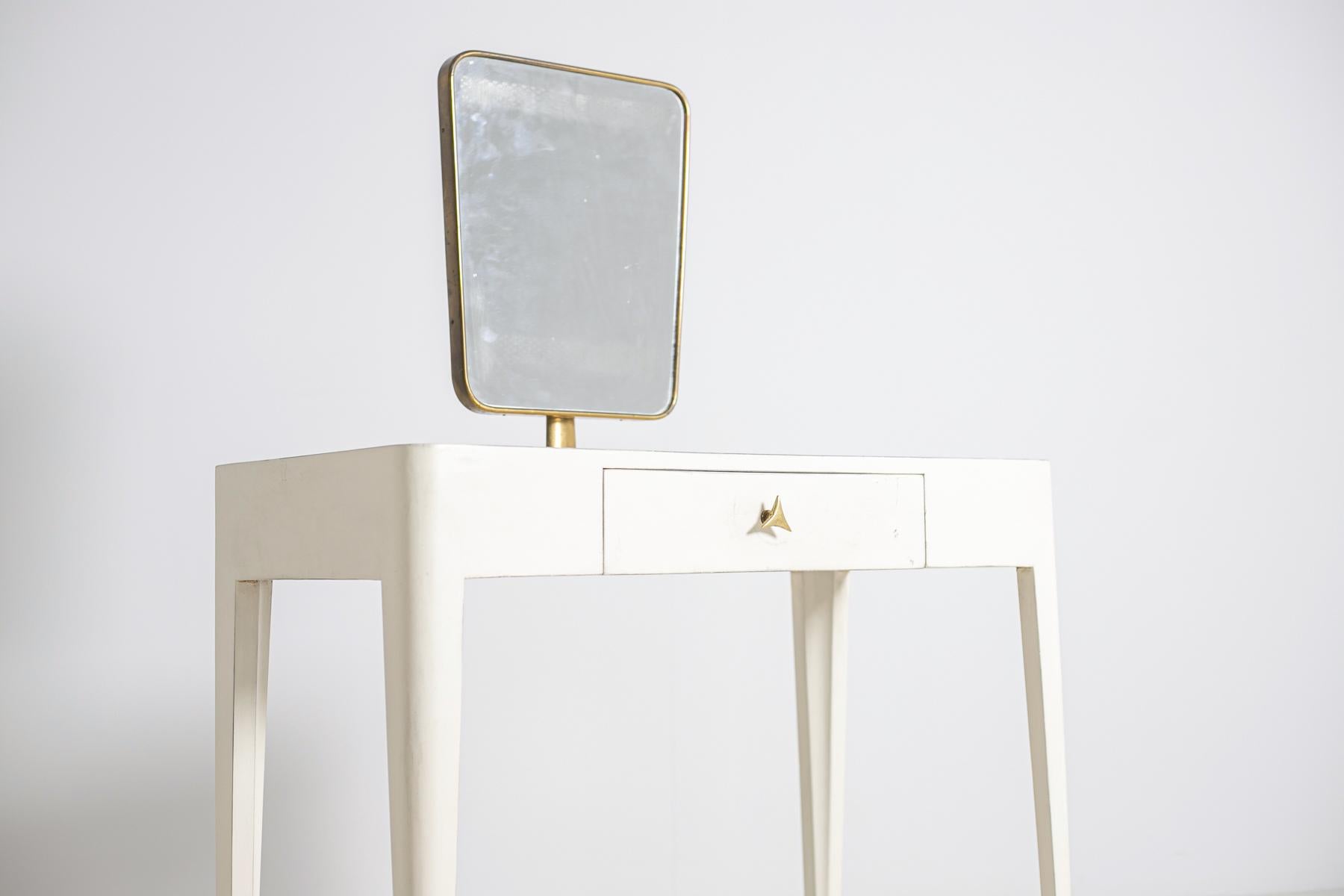 Wonderful little make-up desk from the 1950s. The desk is attributed to the famous Italian design Gio Ponti. The console is made of white painted wood. In the middle of the desk top we notice a small drawer that can be pulled out through a