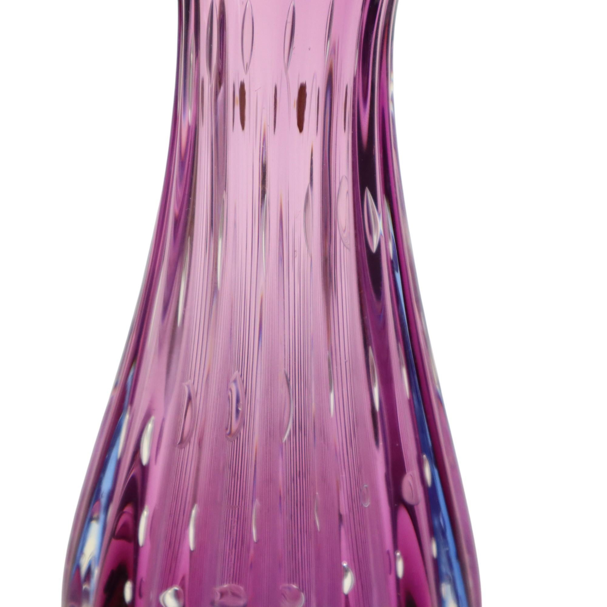 Jarrón Italiano Bullicante Cristal de Murano Morado Azul 28cm mediados del siglo XX en venta