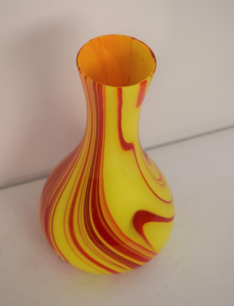 Italian vase by Carlo Moretti, 1970s.
Dimensions: H=22 cm; D= 13 cm.
