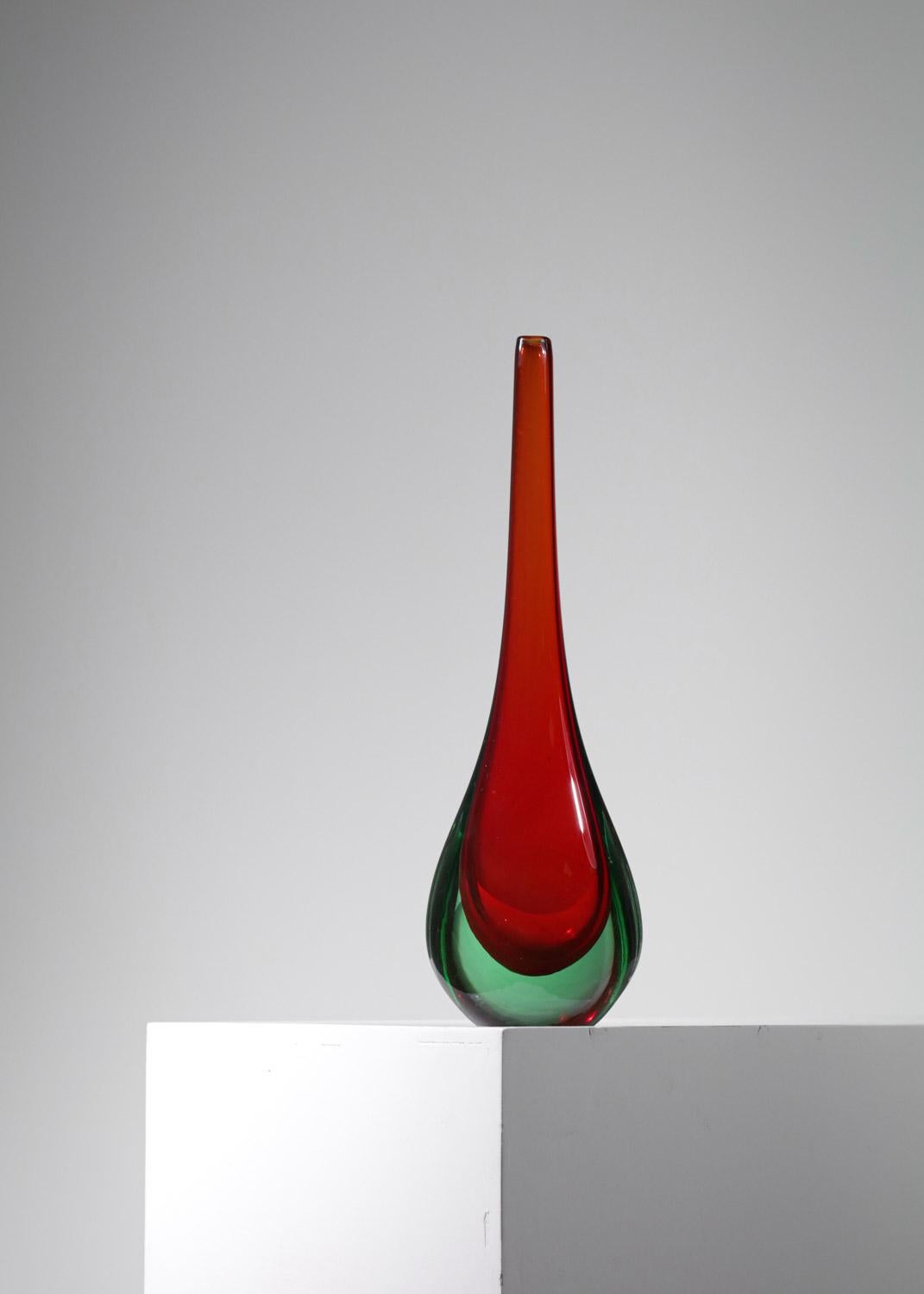 Verre de Murano Vase italien en verre rouge de Murano des années 60 en vente