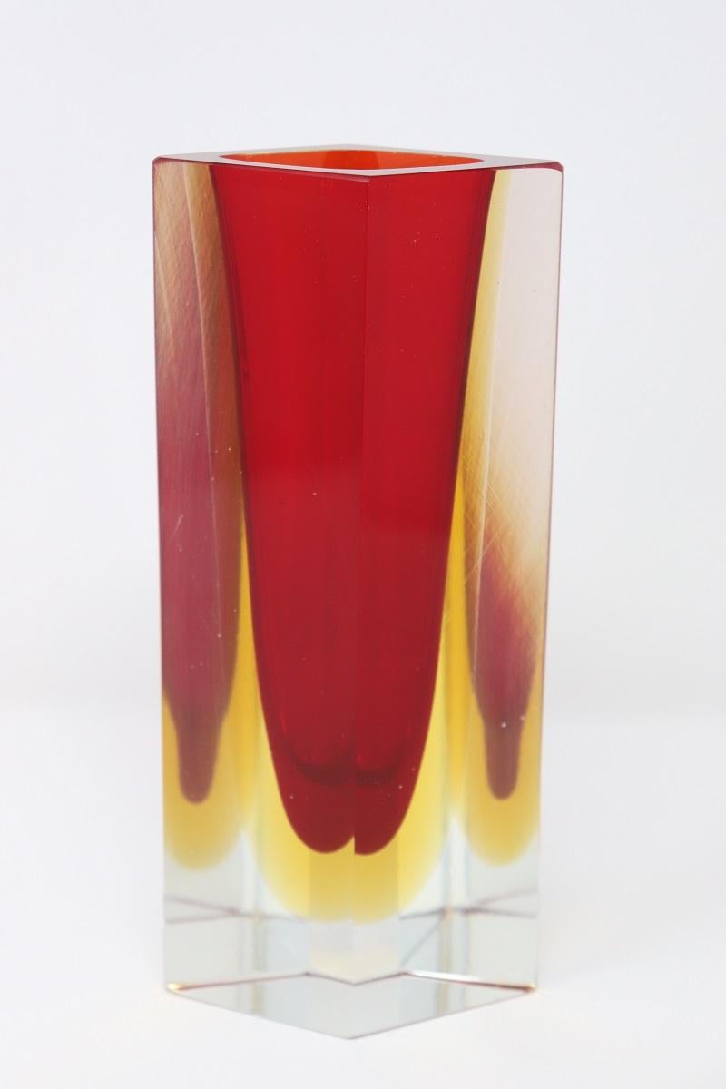 Fin du 20e siècle Vase italien en verre de Murano rouge, jaune et transparent, Flavio Poli 1970 en vente