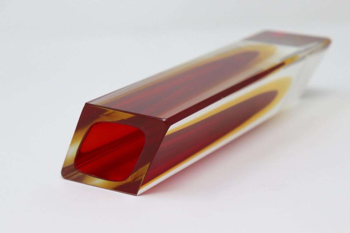 Vase italien en verre de Murano rouge, jaune et transparent, Flavio Poli 1970 en vente 1