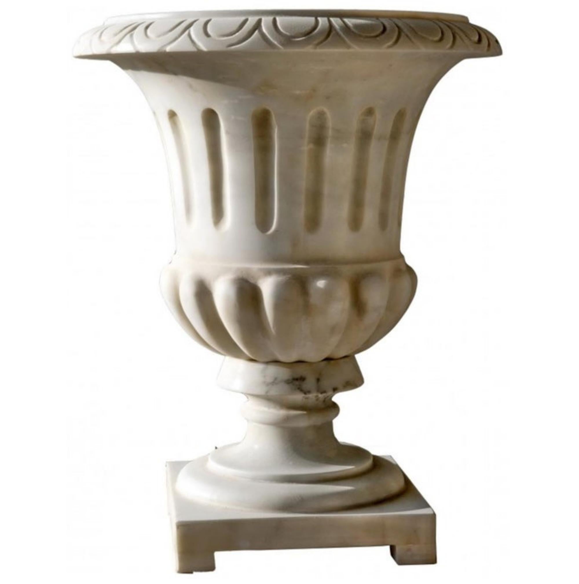 Modern Italian Vase in White Carrara Marble, Early 20th Century For Sale