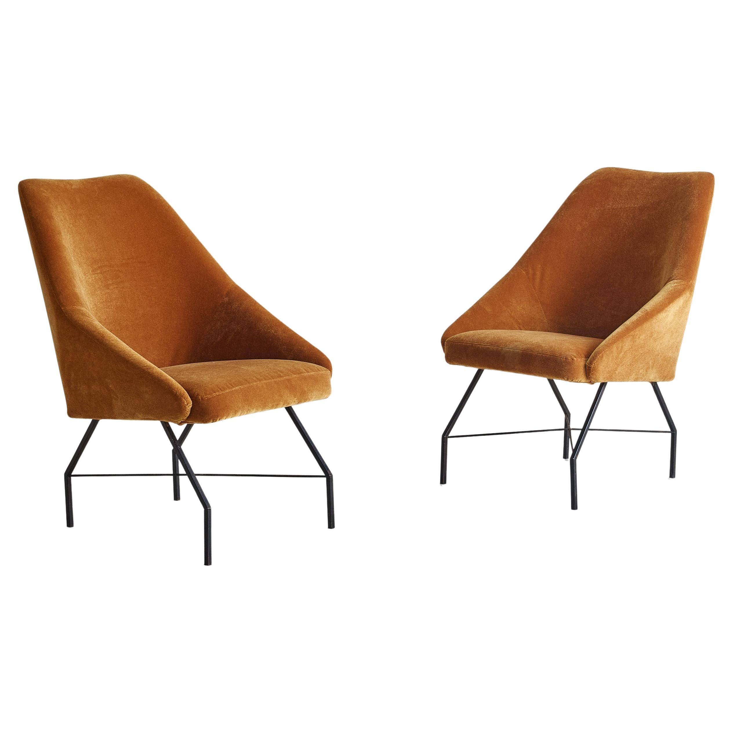 Sold and priced individually.

A sculptural 1950s Italian lounge chair, attributed to Augusto Bozzi for Saporiti Italia. Its softly contoured silhouette rests upon a black-lacquered metal frame, angular and poised. This chair has been freshly