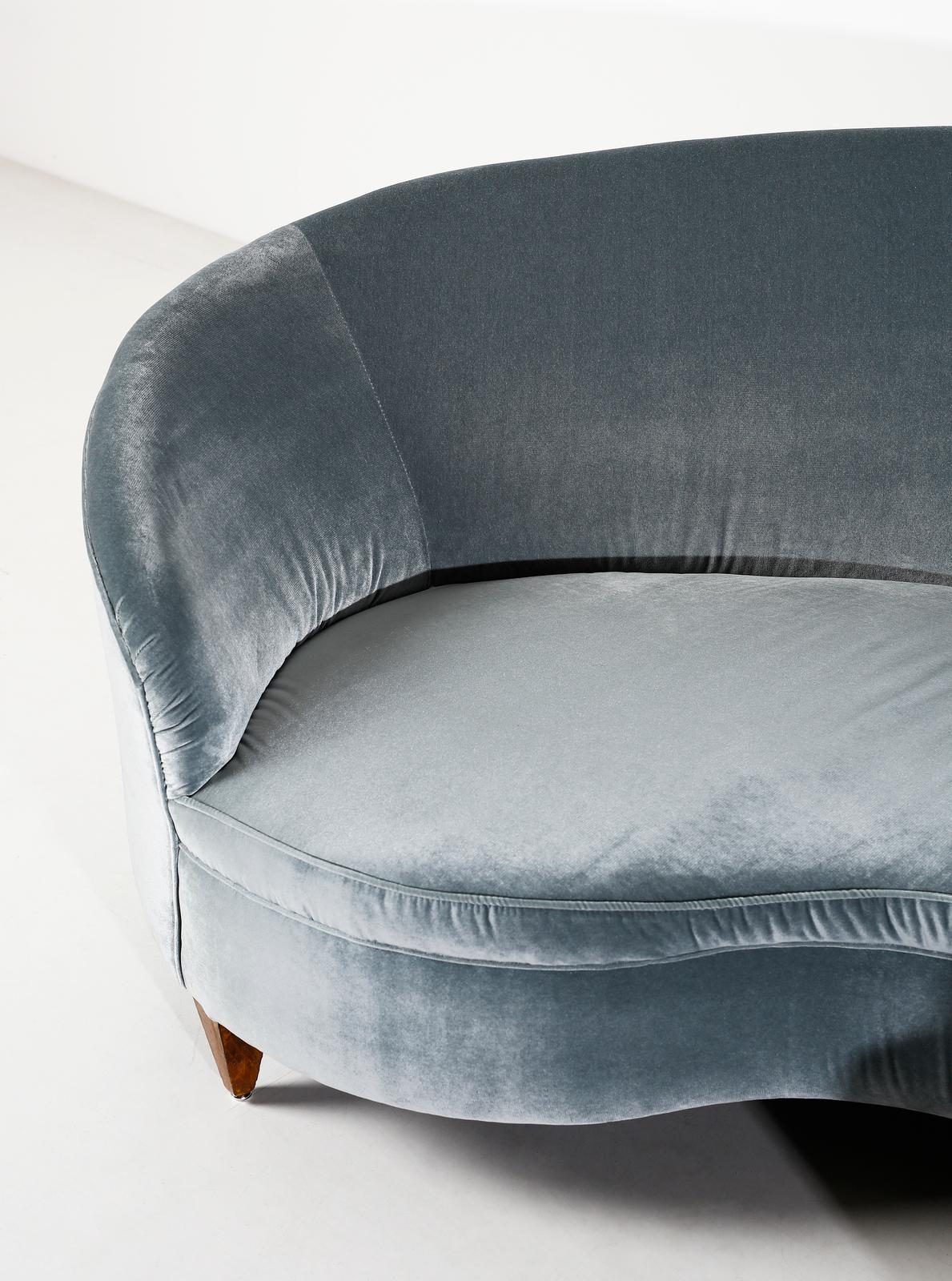 Mid-Century Modern Italian Velvet sofa, 1950s For Sale