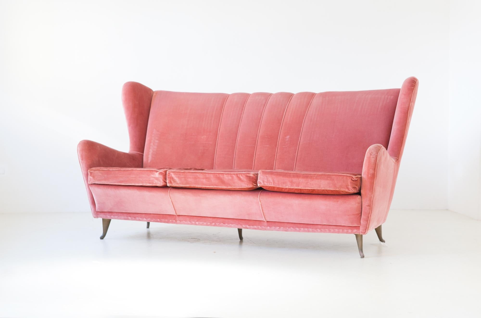 Mid-Century Modern Italian Velvet Sofa by I.S.A. Bergamo, 1950s