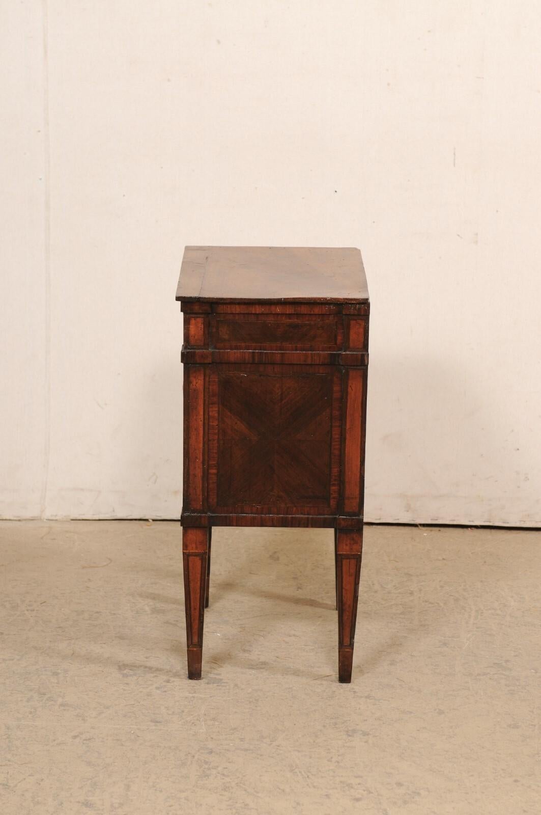 Italian Veneered Side Chest, Early 19th C. In Good Condition For Sale In Atlanta, GA