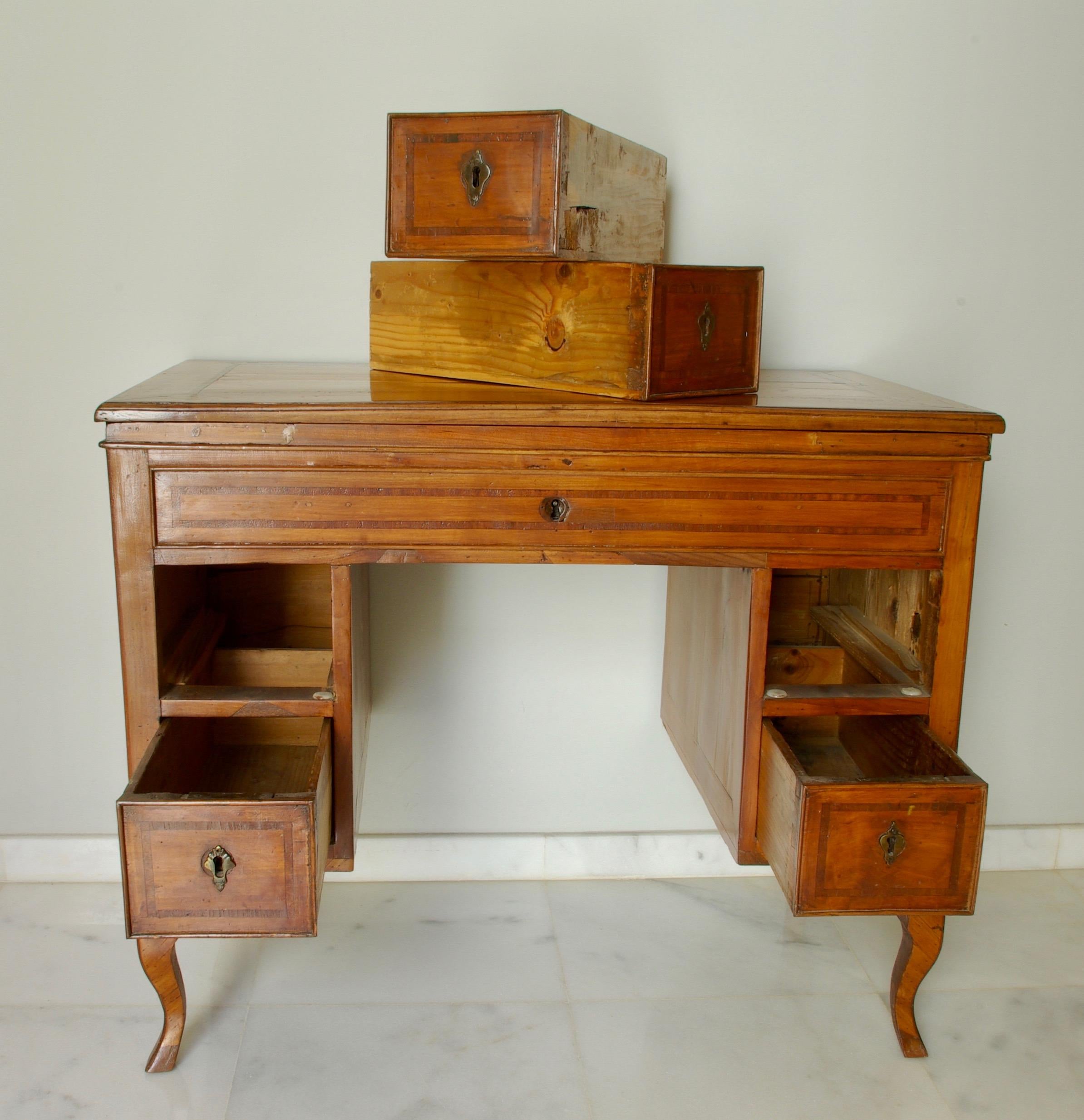 Italian Venetian 18th Century Lady's Desk, Circa 1770 For Sale 4