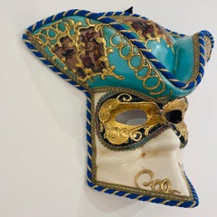 Maschera artigianale veneziana italiana in turchese, blu reale, oro, moderna e tricolore
