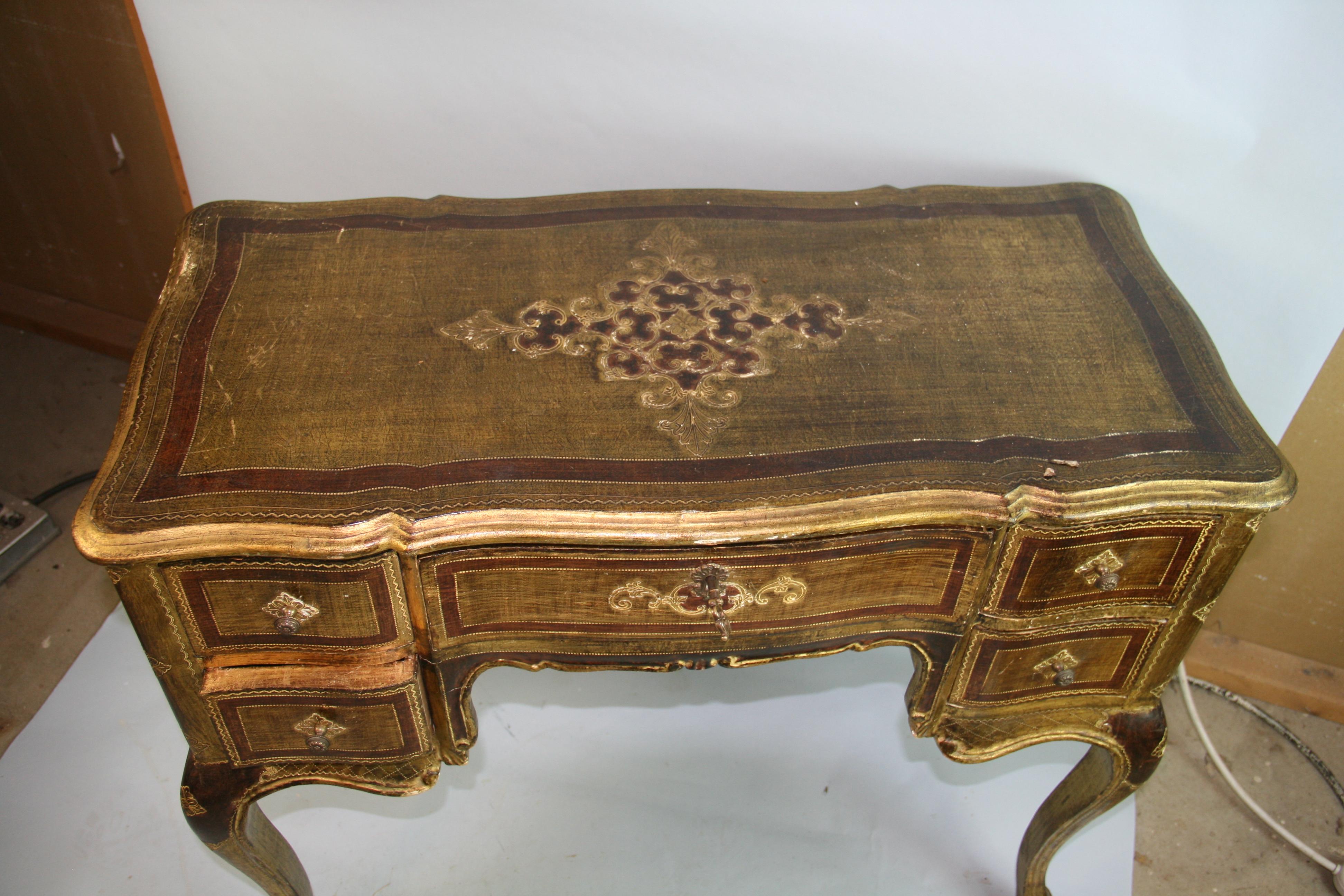 Italian Venetian Knee-Hole Desk /Console Table circa 1950's In Good Condition For Sale In Douglas Manor, NY