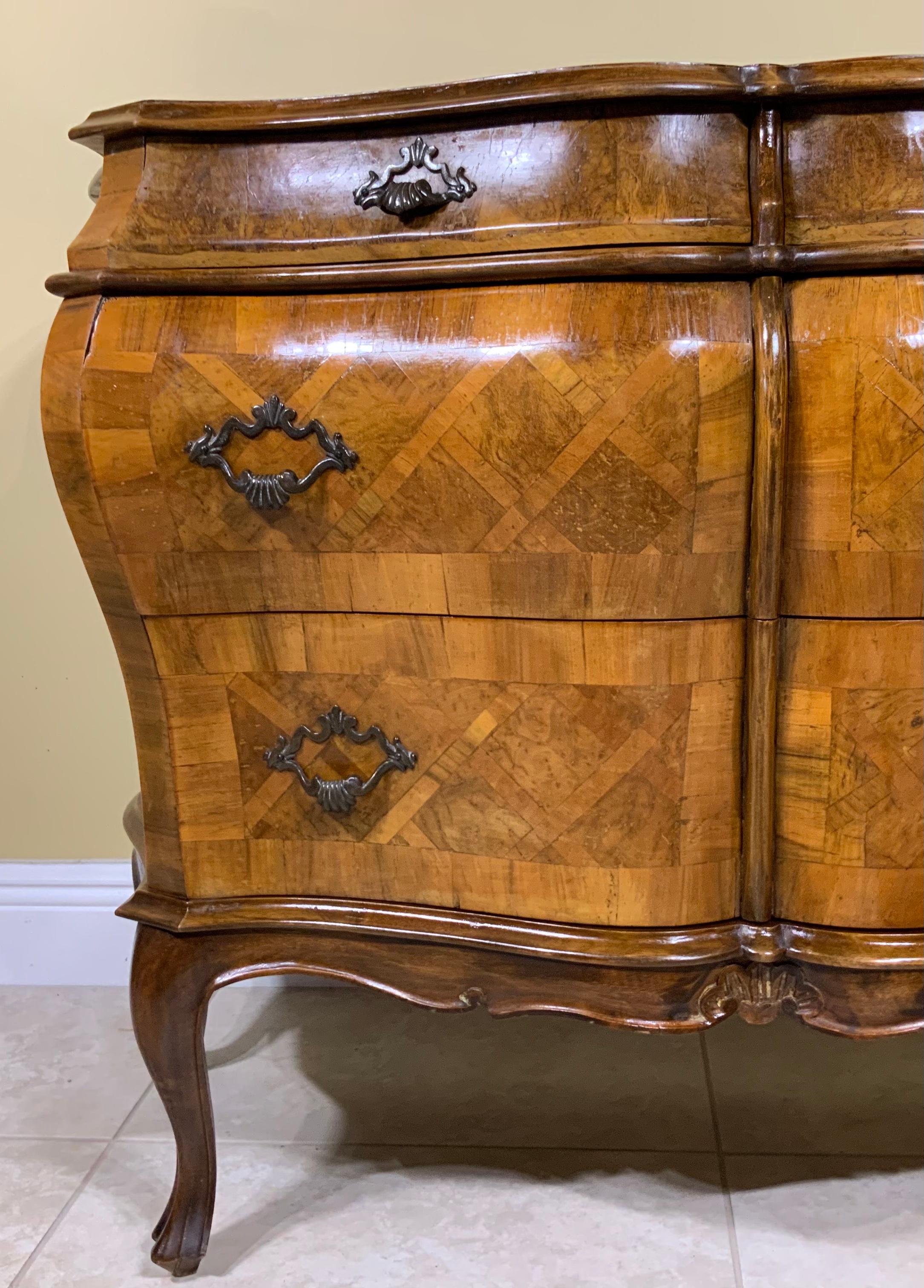 Italian Venetian Louis XIV Rococo Style Bombay Commode or Chest In Good Condition In Delray Beach, FL