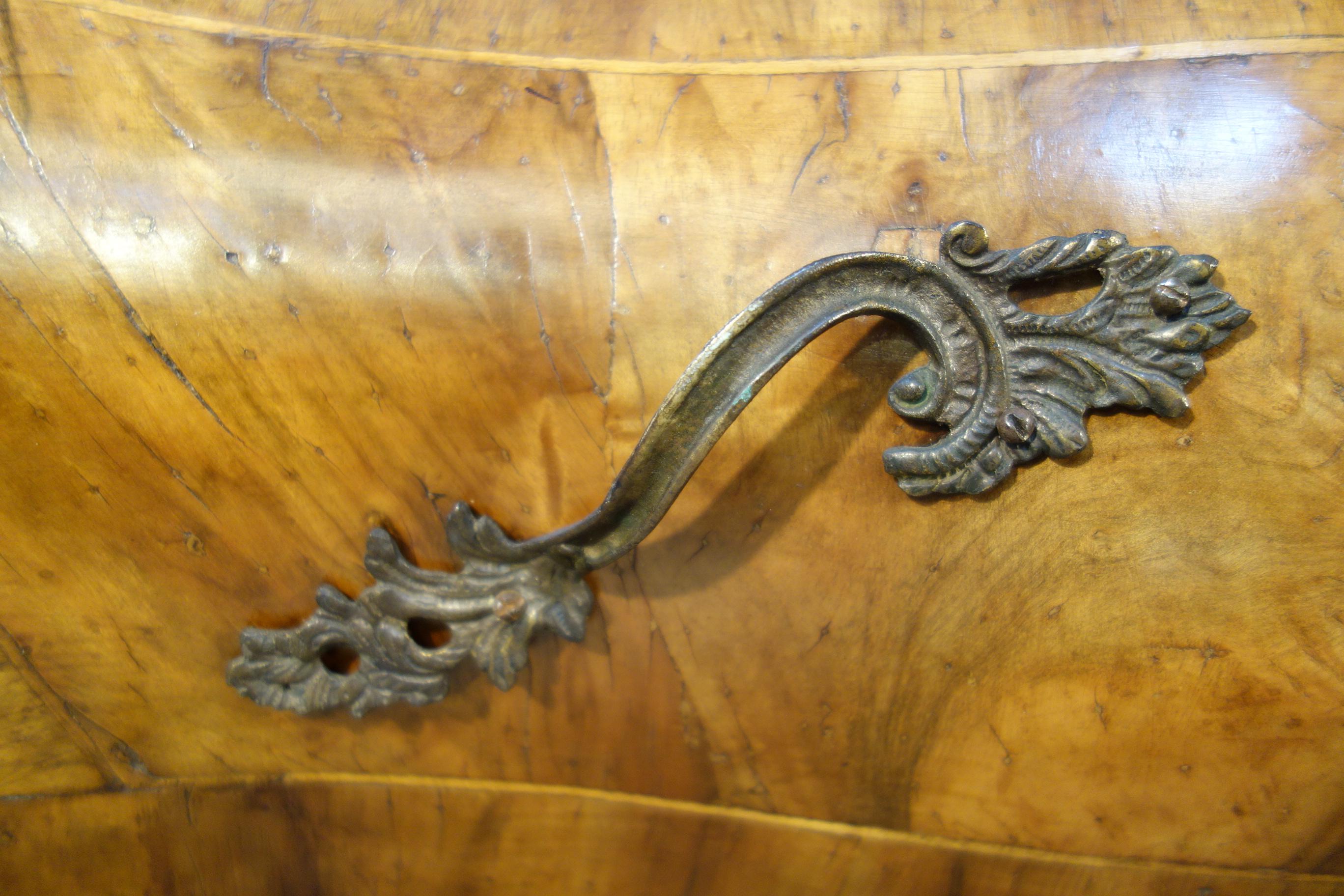 Italian Venetian Louis XIV Rococo Walnut Burl Veneer Credenza circa 1880 For Sale 7