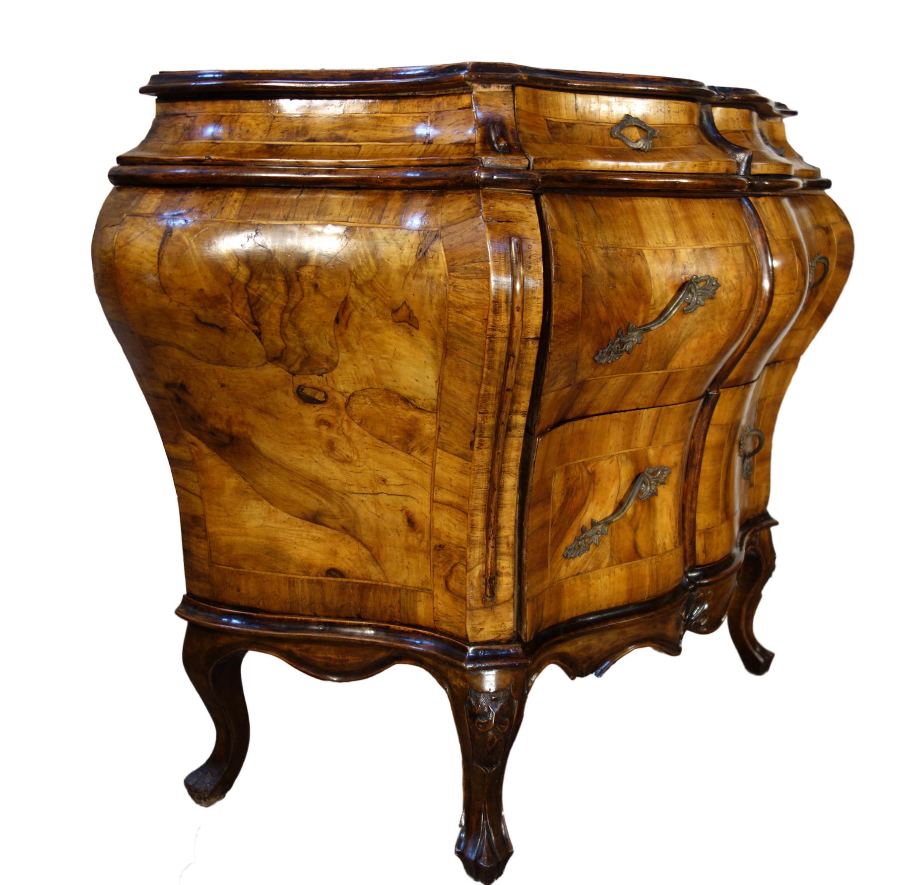 Italian Venetian Louis XIV Rococo Walnut Burl Veneer Credenza circa 1880 In Good Condition For Sale In Encinitas, CA