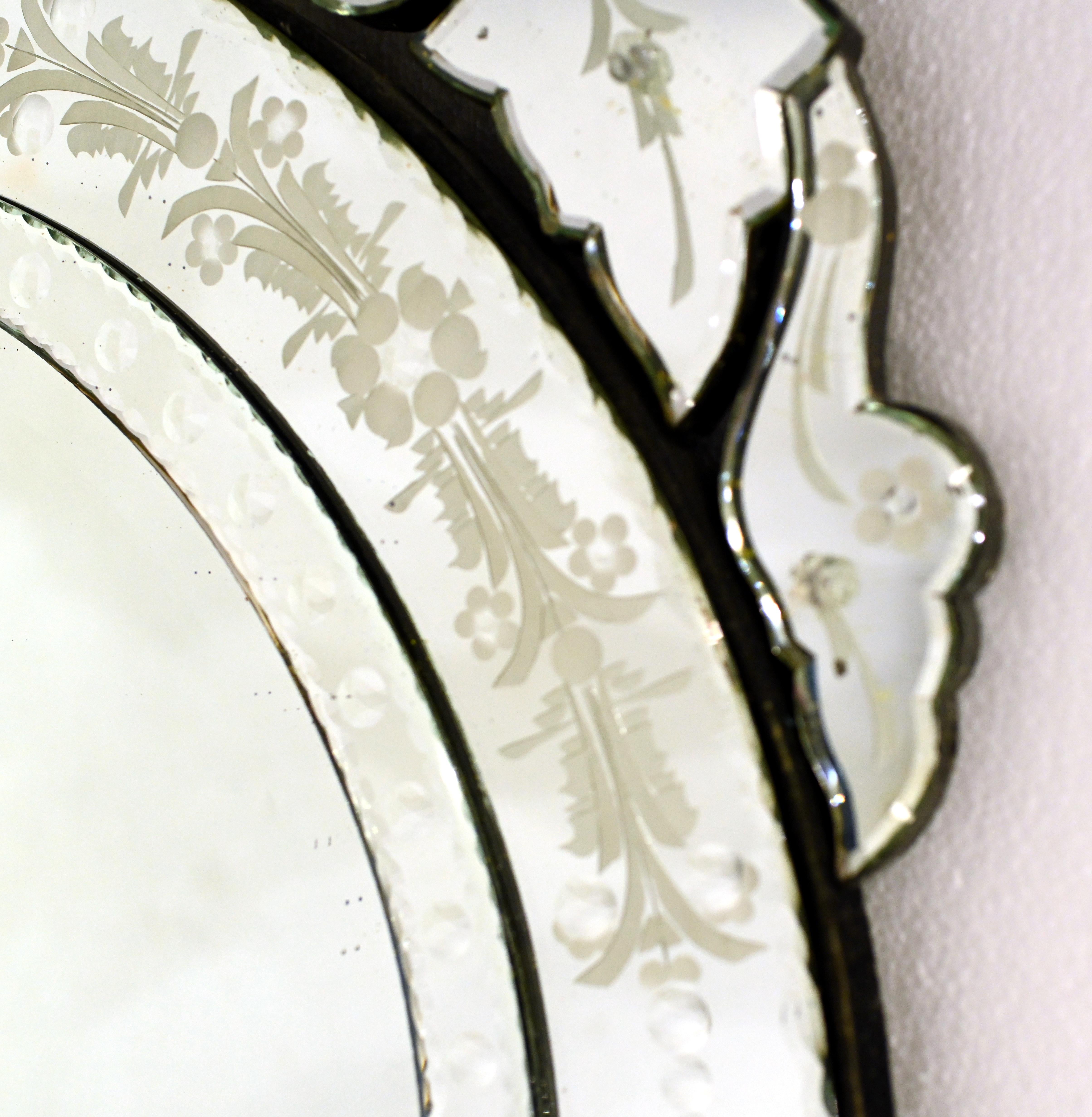 Italian Venetian Mirror Round Glass Mid 20th Century For Sale 2